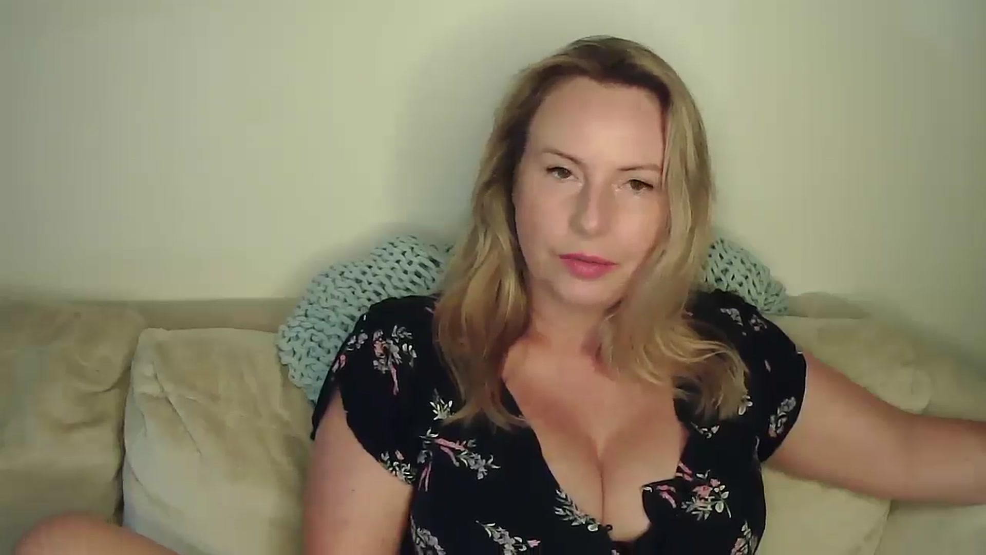 Gallery image thumbnail from SoftlyKatie's myfreecams stream on, 09/09/2025, 11:14 image 10 of 20