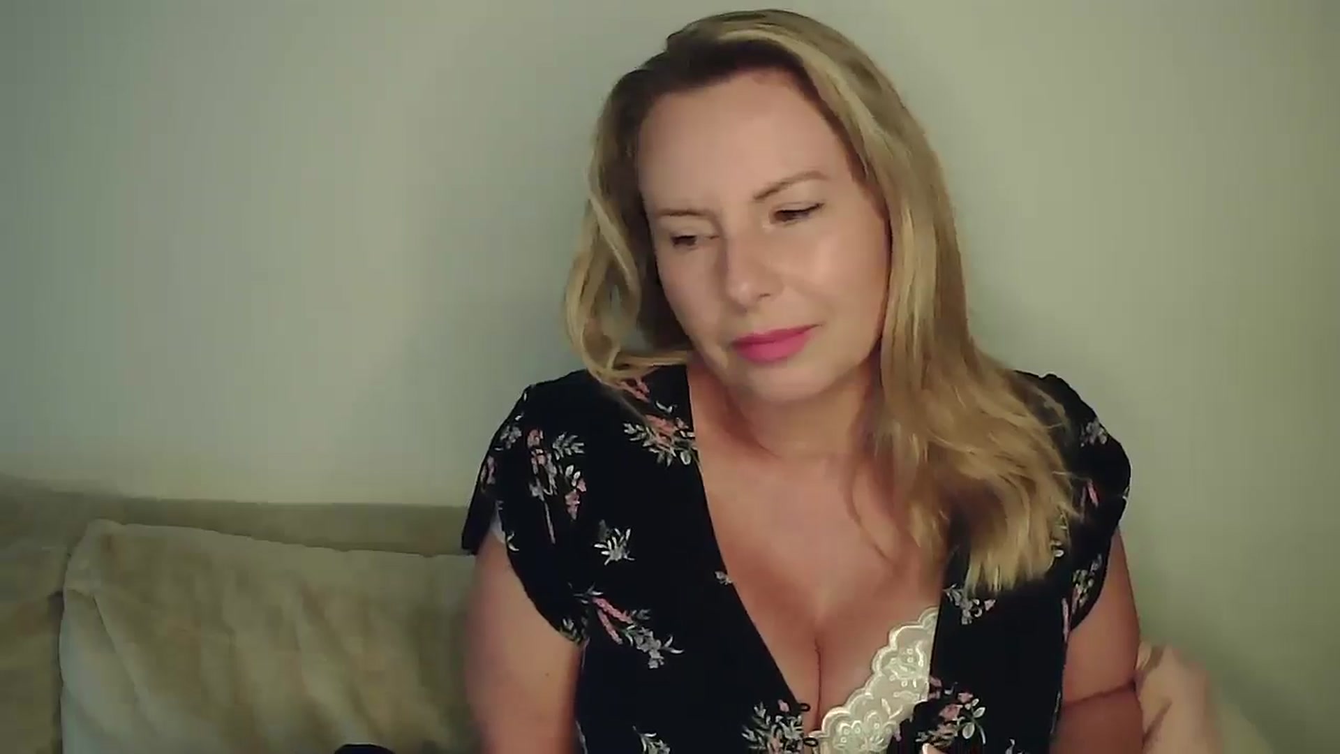 Gallery image thumbnail from SoftlyKatie's myfreecams stream on, 09/09/2025, 14:42 image 6 of 20