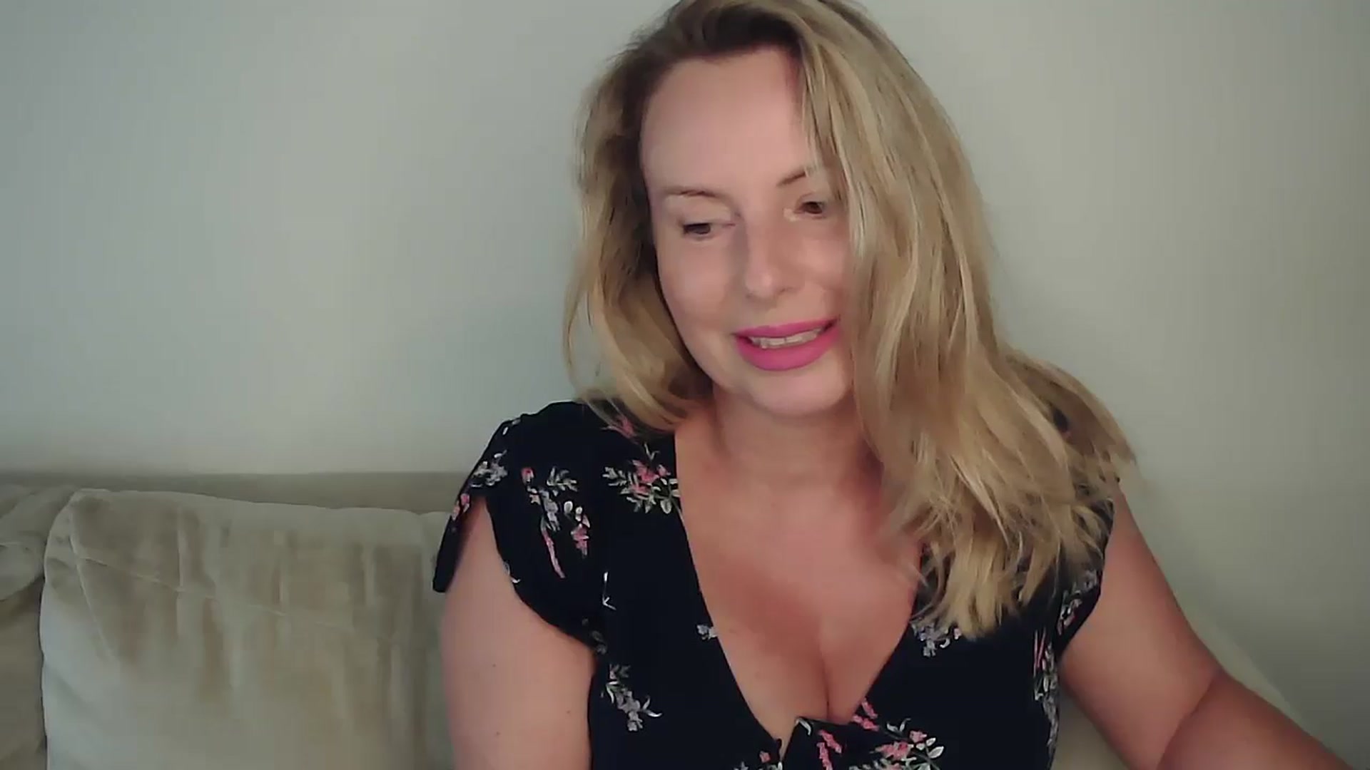 Gallery image thumbnail from SoftlyKatie's myfreecams stream on, 09/09/2025, 15:46 image 4 of 20