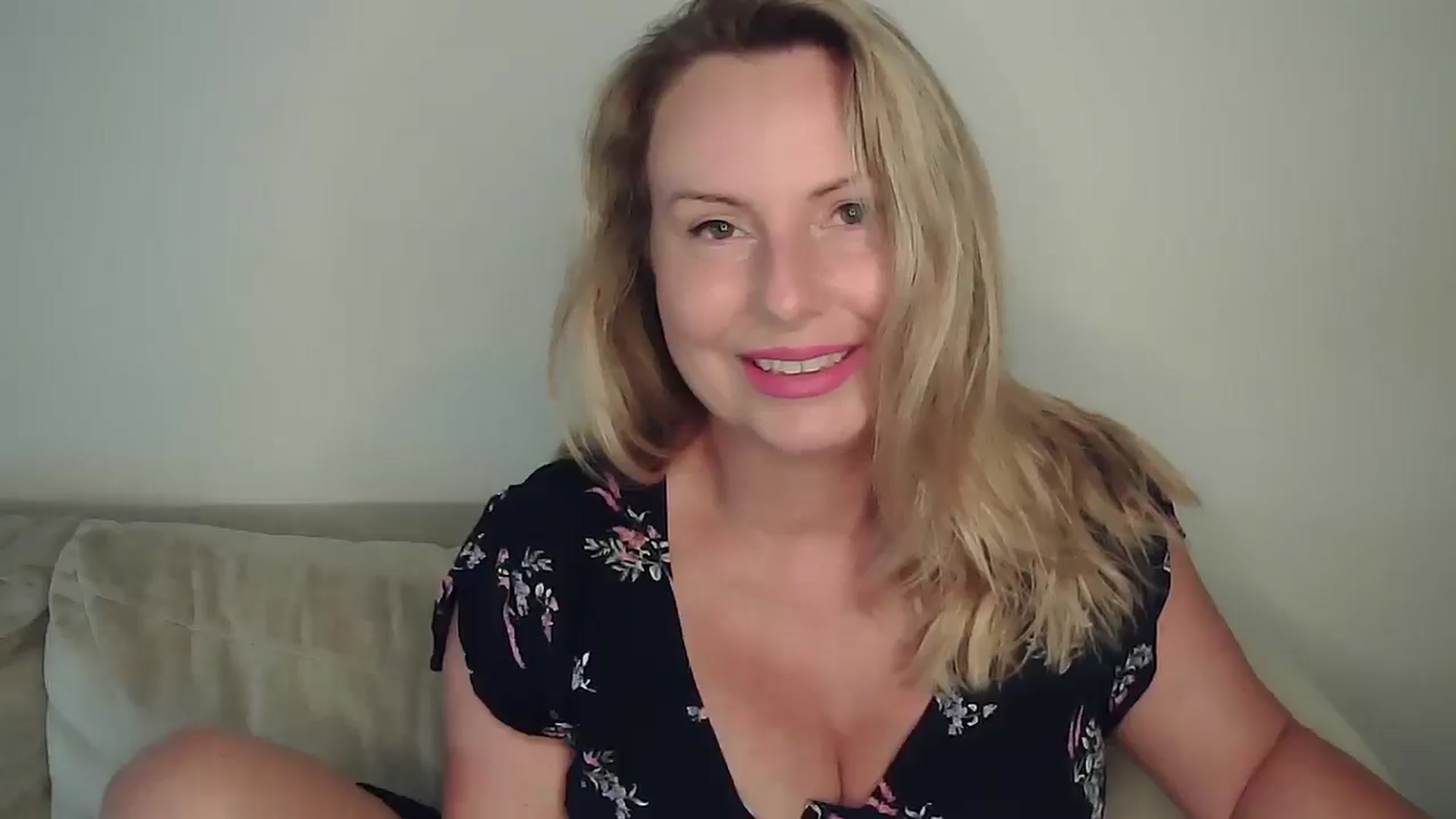 Gallery image thumbnail from SoftlyKatie's myfreecams stream on, 09/09/2025, 15:46 image 6 of 20