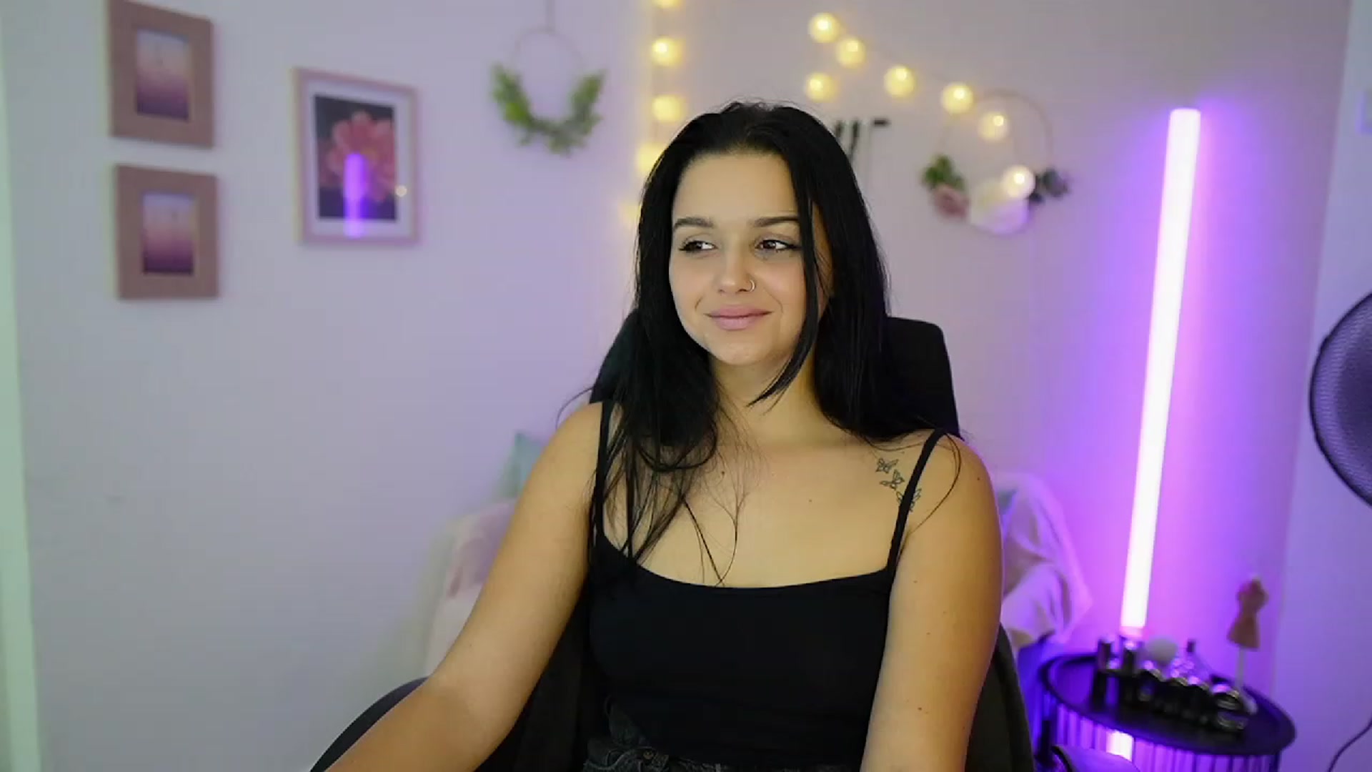 Gallery image thumbnail from Sola_Zola18's myfreecams stream on, 10/09/2023, 21:46 image 20 of 20