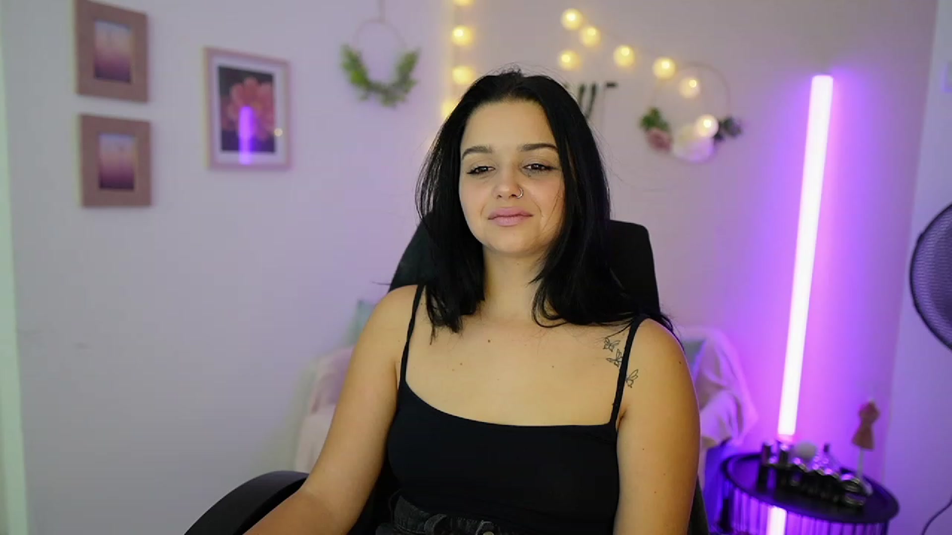 Gallery image thumbnail from Sola_Zola18's myfreecams stream on, 10/09/2023, 21:46 image 15 of 20
