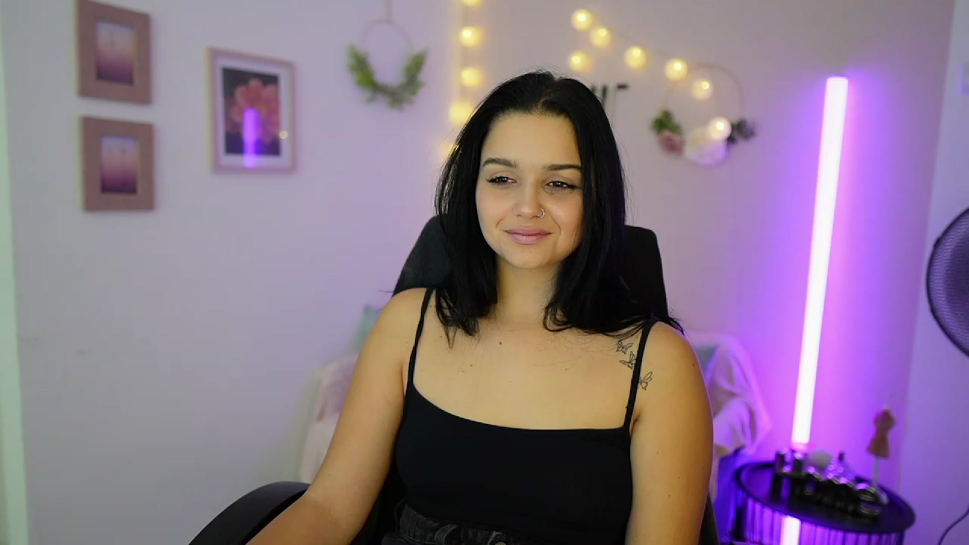 Gallery image thumbnail from Sola_Zola18's myfreecams stream on, 10/09/2023, 21:46 image 14 of 20