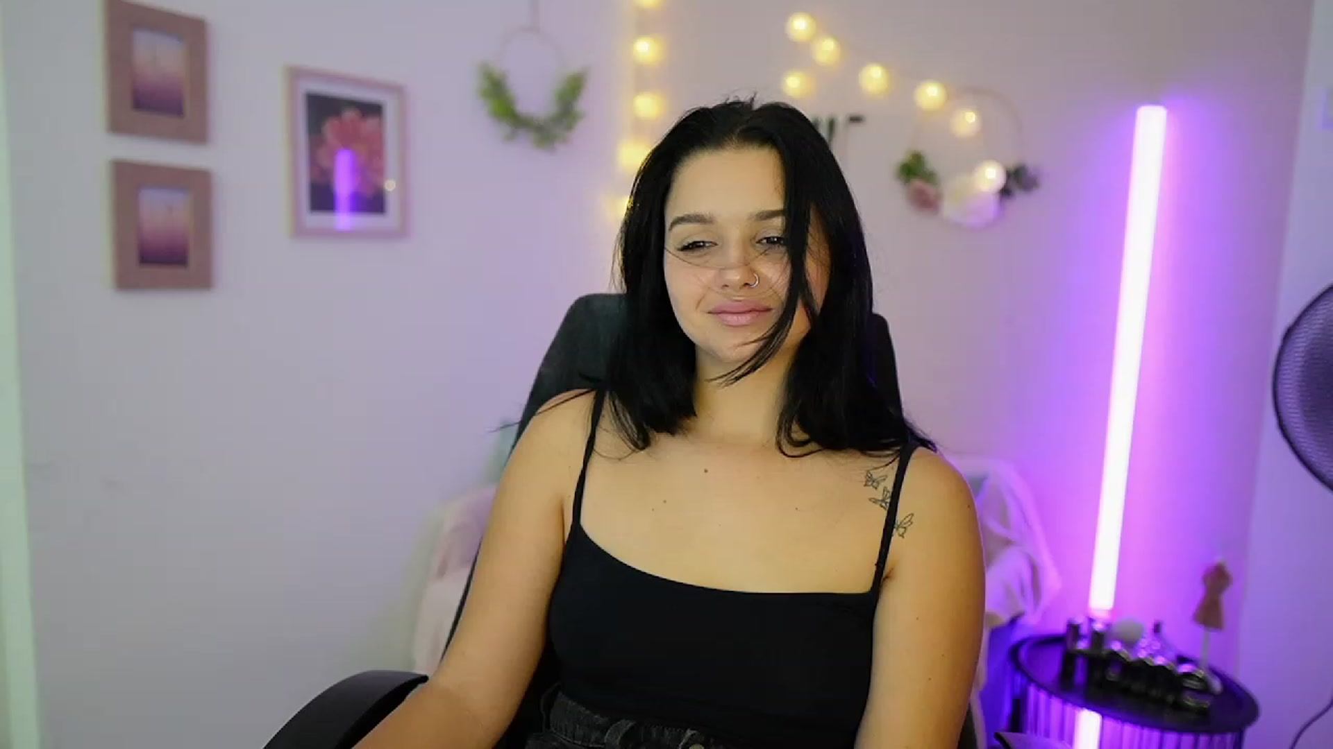 Gallery image thumbnail from Sola_Zola18's myfreecams stream on, 10/09/2023, 21:46 image 10 of 20