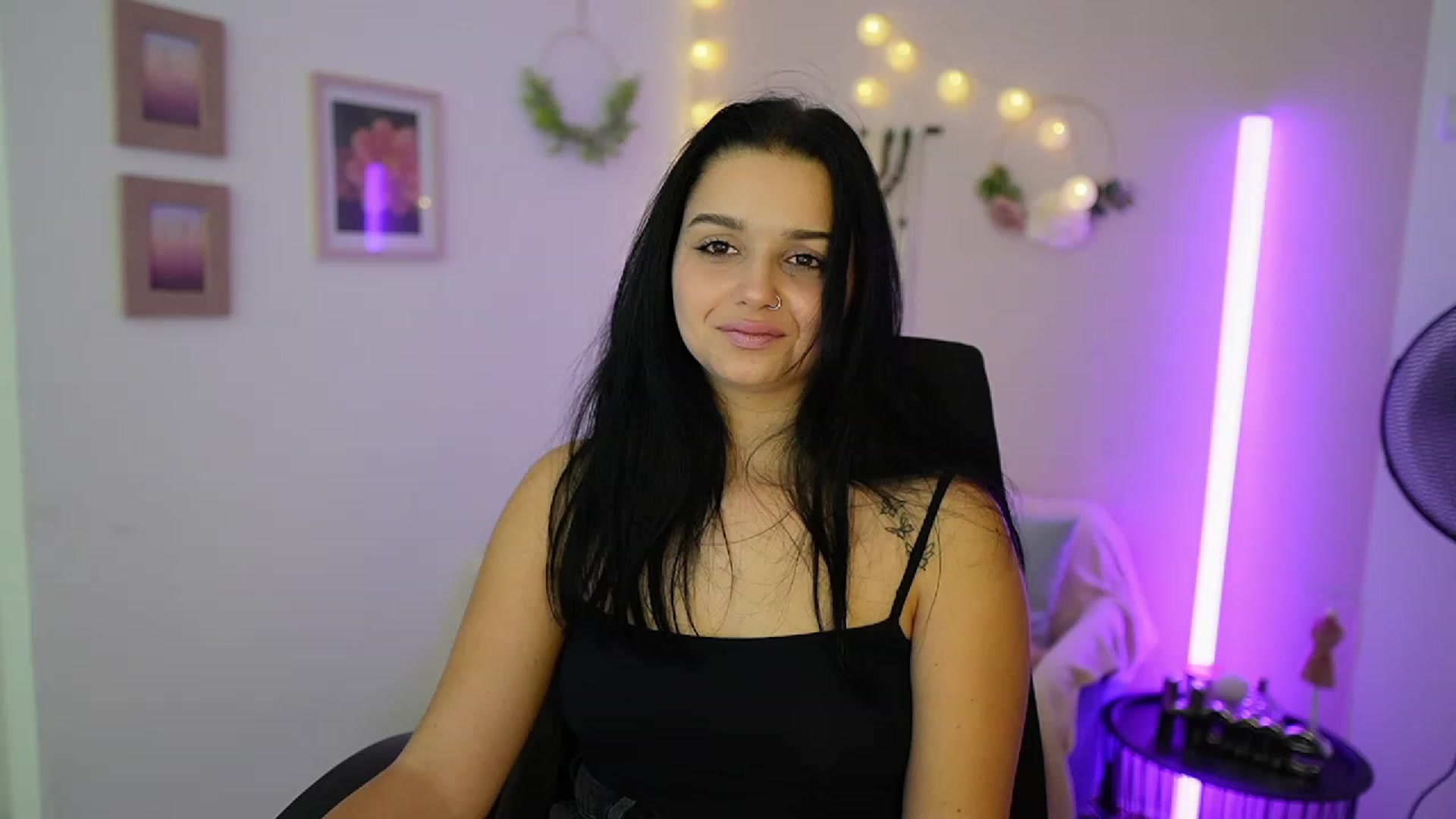 Gallery image thumbnail from Sola_Zola18's myfreecams stream on, 10/09/2023, 23:03 image 17 of 20
