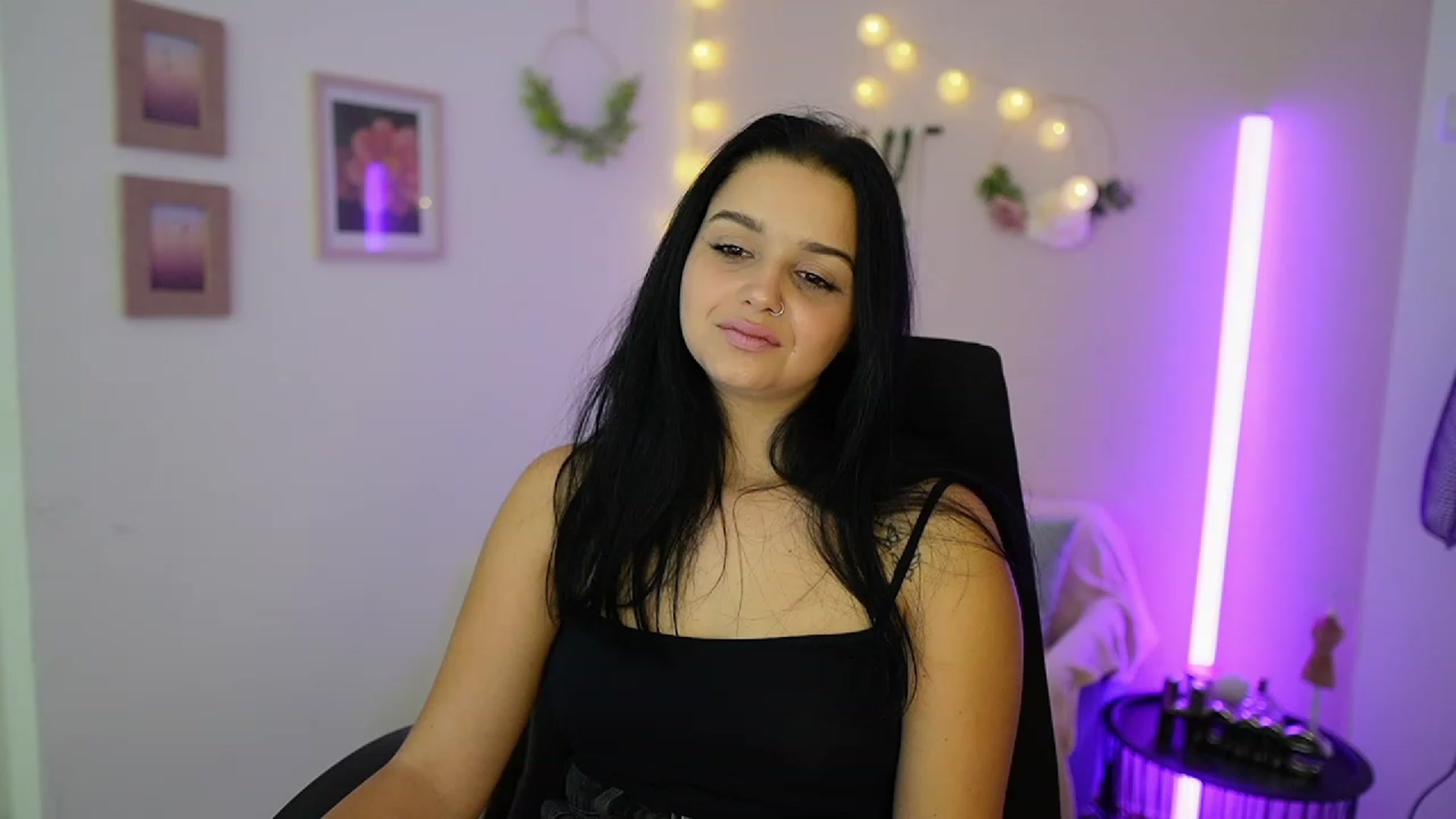 Gallery image thumbnail from Sola_Zola18's myfreecams stream on, 10/09/2023, 23:03 image 19 of 20
