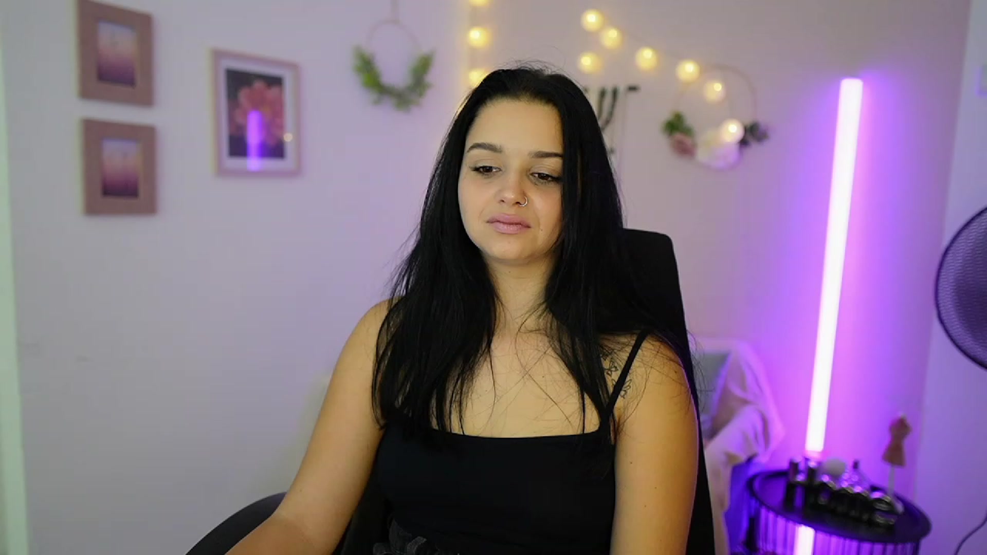 Gallery image thumbnail from Sola_Zola18's myfreecams stream on, 10/09/2023, 23:03 image 18 of 20