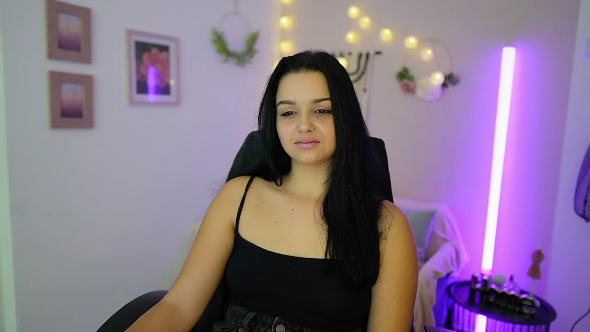 Gallery image thumbnail from Sola_Zola18's myfreecams stream on, 10/09/2023, 23:03 image 3 of 20