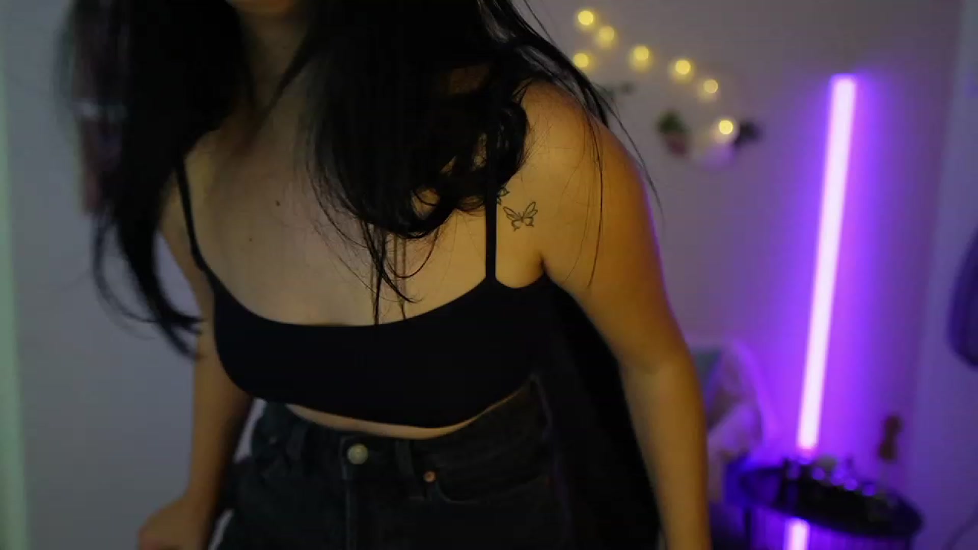 Gallery image thumbnail from Sola_Zola18's myfreecams stream on, 10/09/2023, 23:03 image 13 of 20