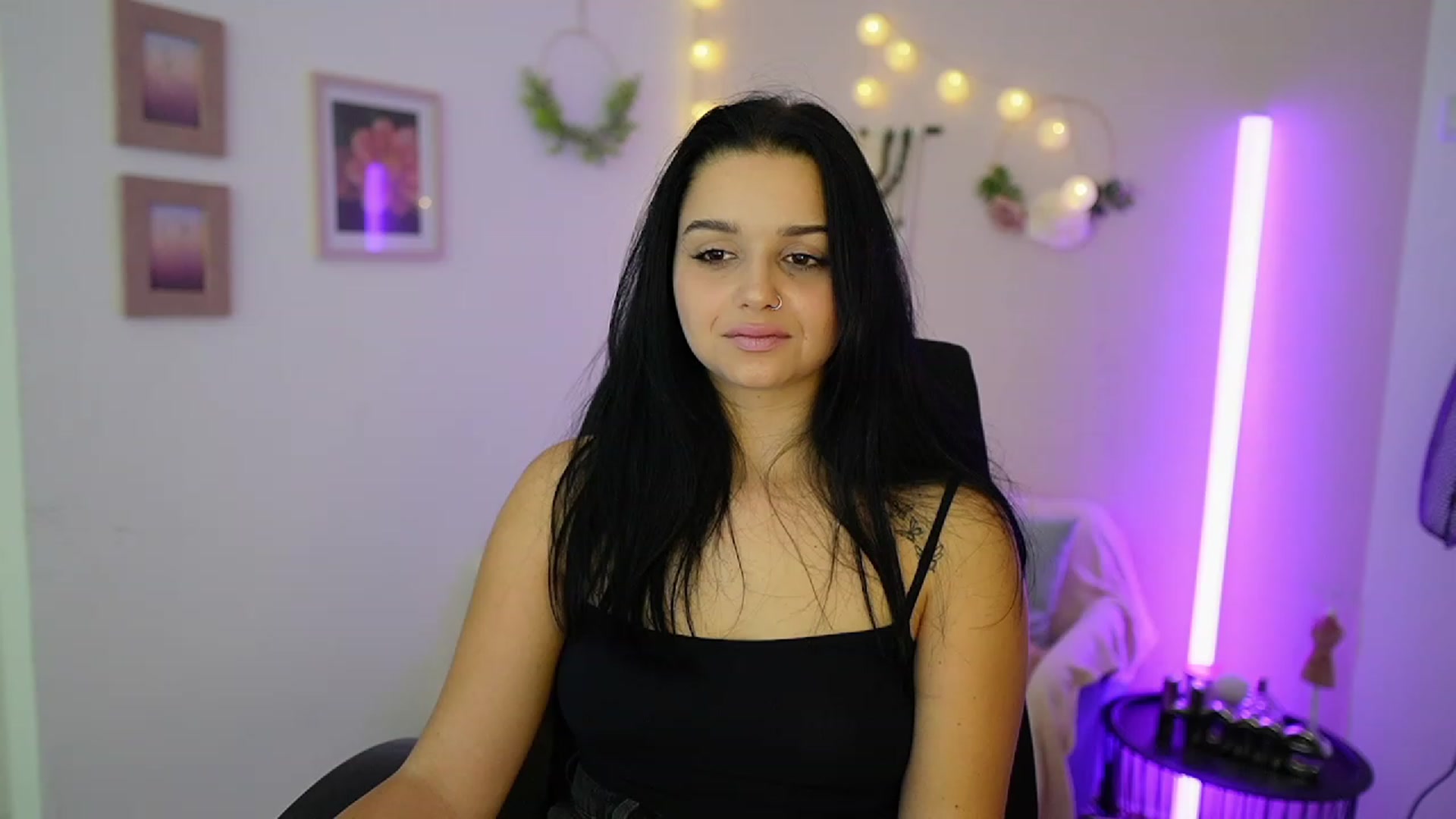 Gallery image thumbnail from Sola_Zola18's myfreecams stream on, 10/09/2023, 23:03 image 16 of 20