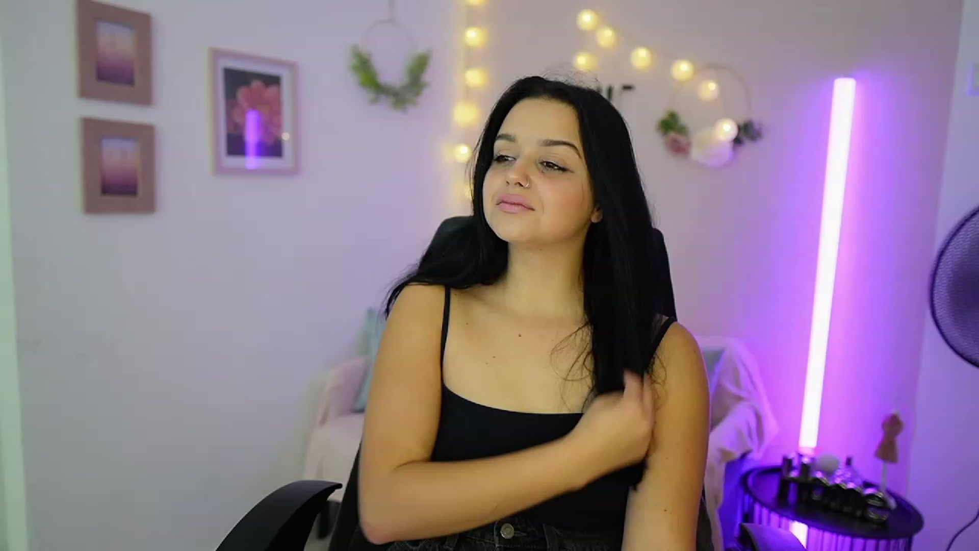 Gallery image thumbnail from Sola_Zola18's myfreecams stream on, 10/09/2023, 23:03 image 8 of 20