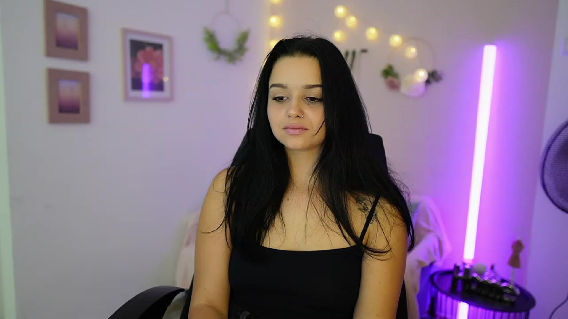 Gallery image thumbnail from Sola_Zola18's myfreecams stream on, 10/09/2023, 23:03 image 15 of 20