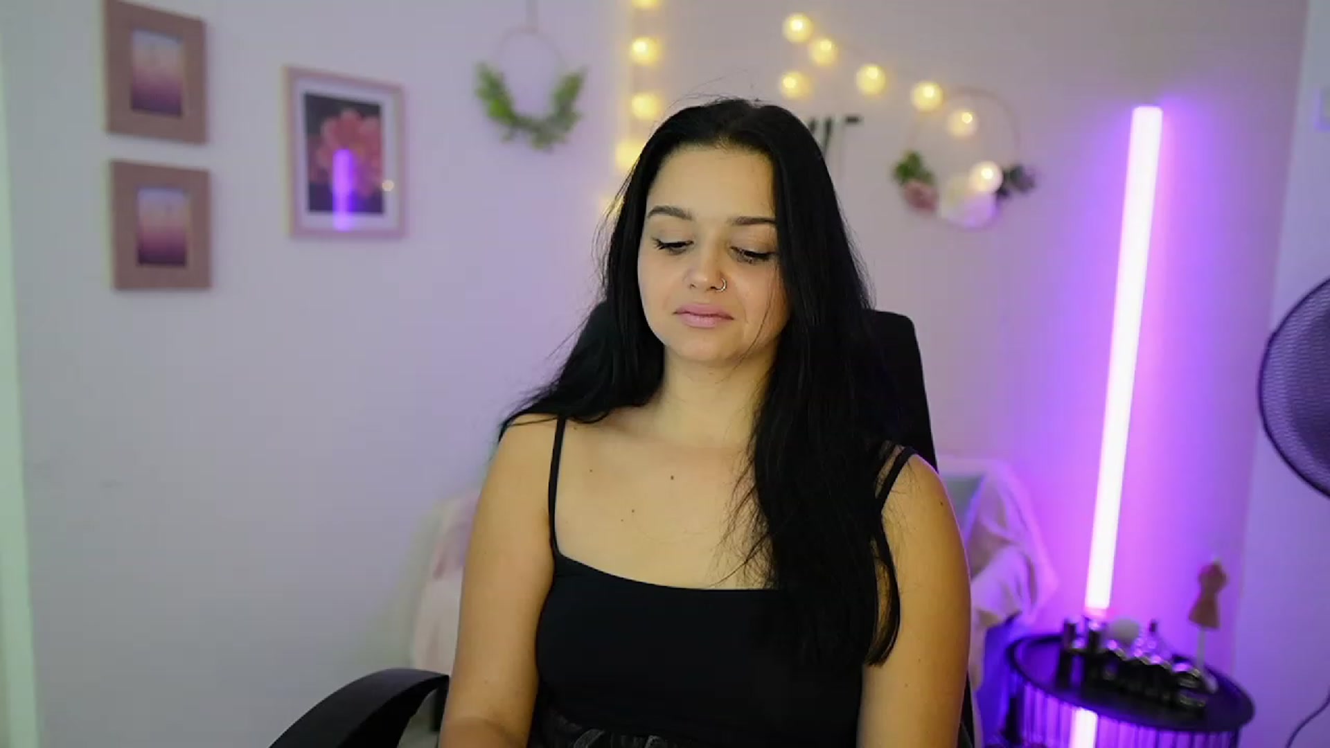 Gallery image thumbnail from Sola_Zola18's myfreecams stream on, 10/09/2023, 23:03 image 10 of 20