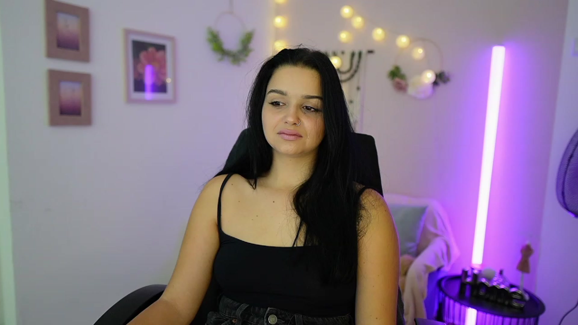 Gallery image thumbnail from Sola_Zola18's myfreecams stream on, 10/09/2023, 23:03 image 5 of 20