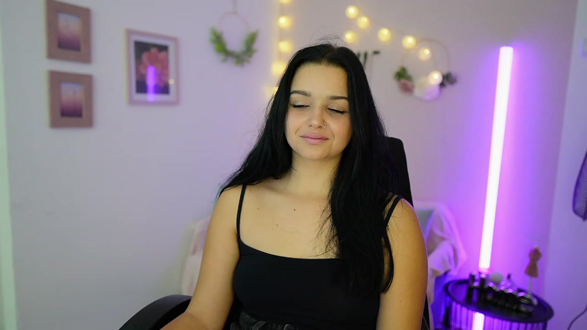 Gallery image thumbnail from Sola_Zola18's myfreecams stream on, 10/09/2023, 23:03 image 9 of 20
