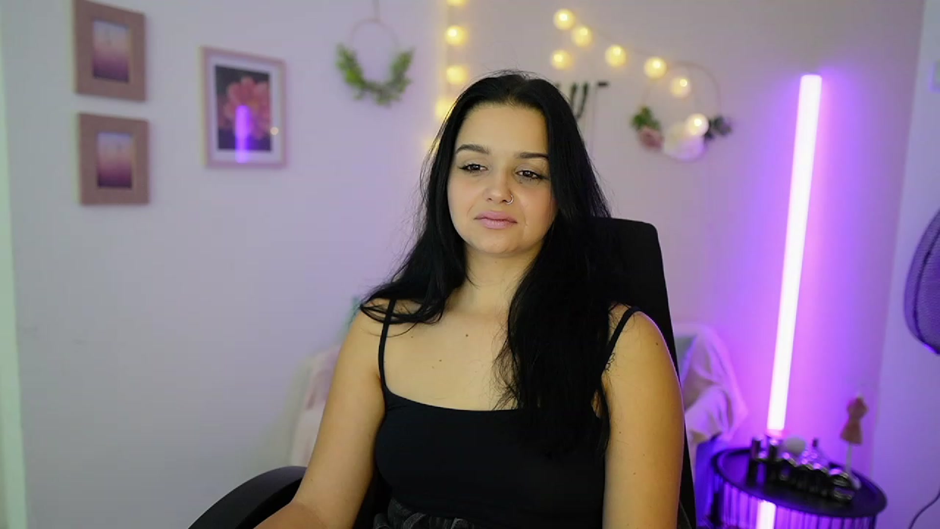Gallery image thumbnail from Sola_Zola18's myfreecams stream on, 10/09/2023, 23:03 image 12 of 20