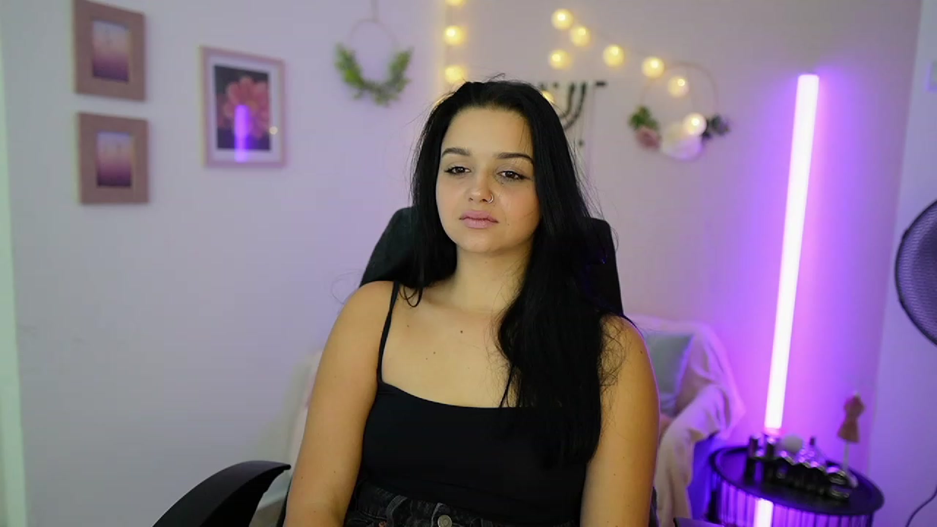 Gallery image thumbnail from Sola_Zola18's myfreecams stream on, 10/09/2023, 23:03 image 4 of 20