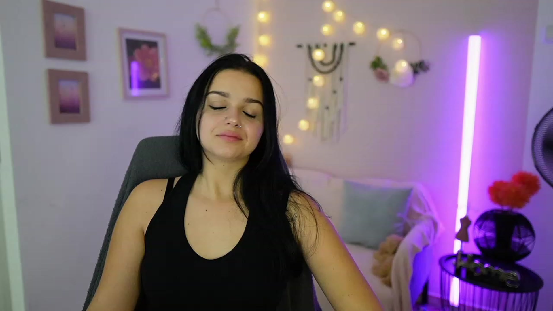 Gallery image thumbnail from Sola_Zola18's myfreecams stream on, 10/10/2023, 20:34 image 17 of 20