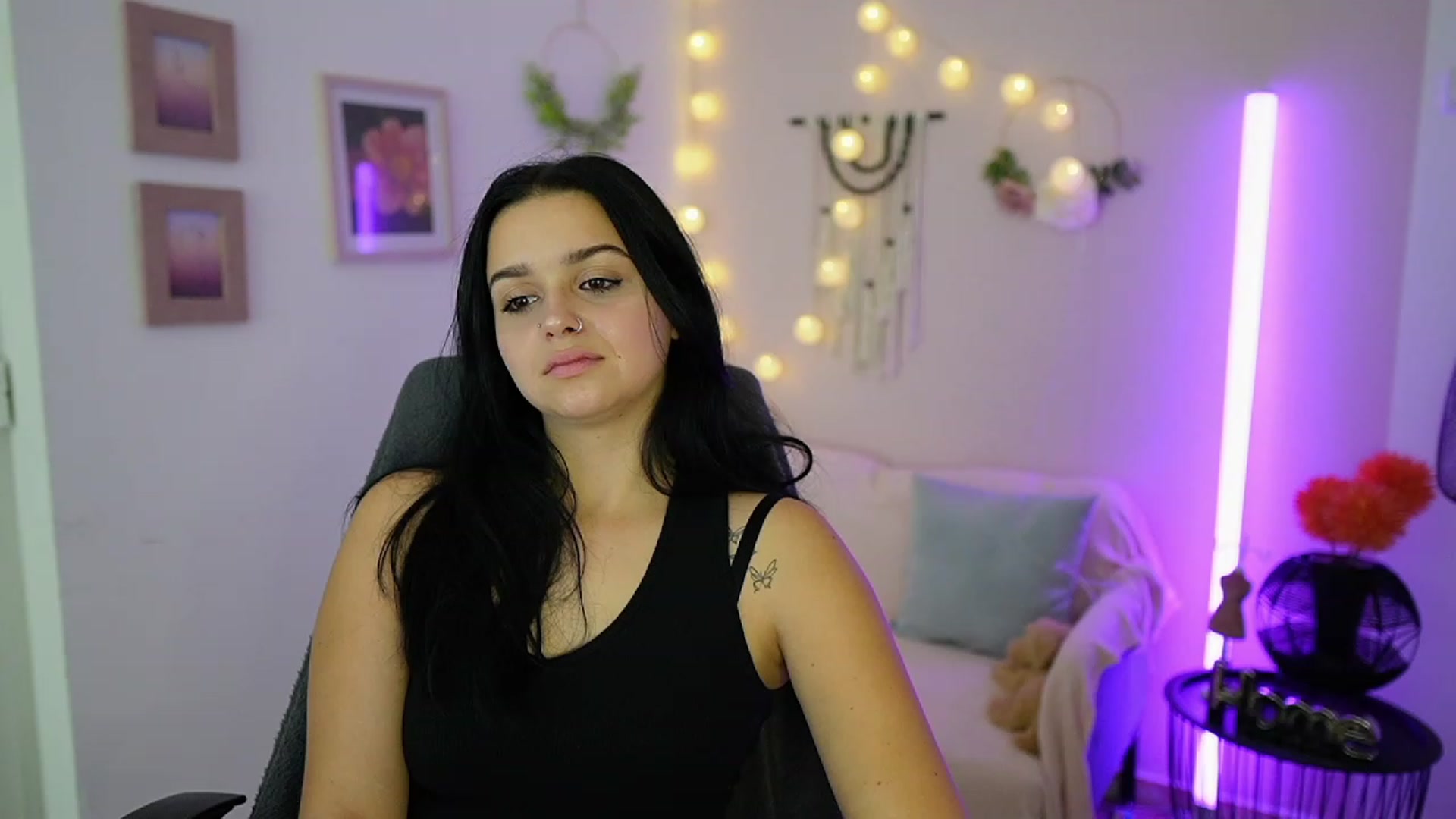 Gallery image thumbnail from Sola_Zola18's myfreecams stream on, 10/10/2023, 20:34 image 5 of 20