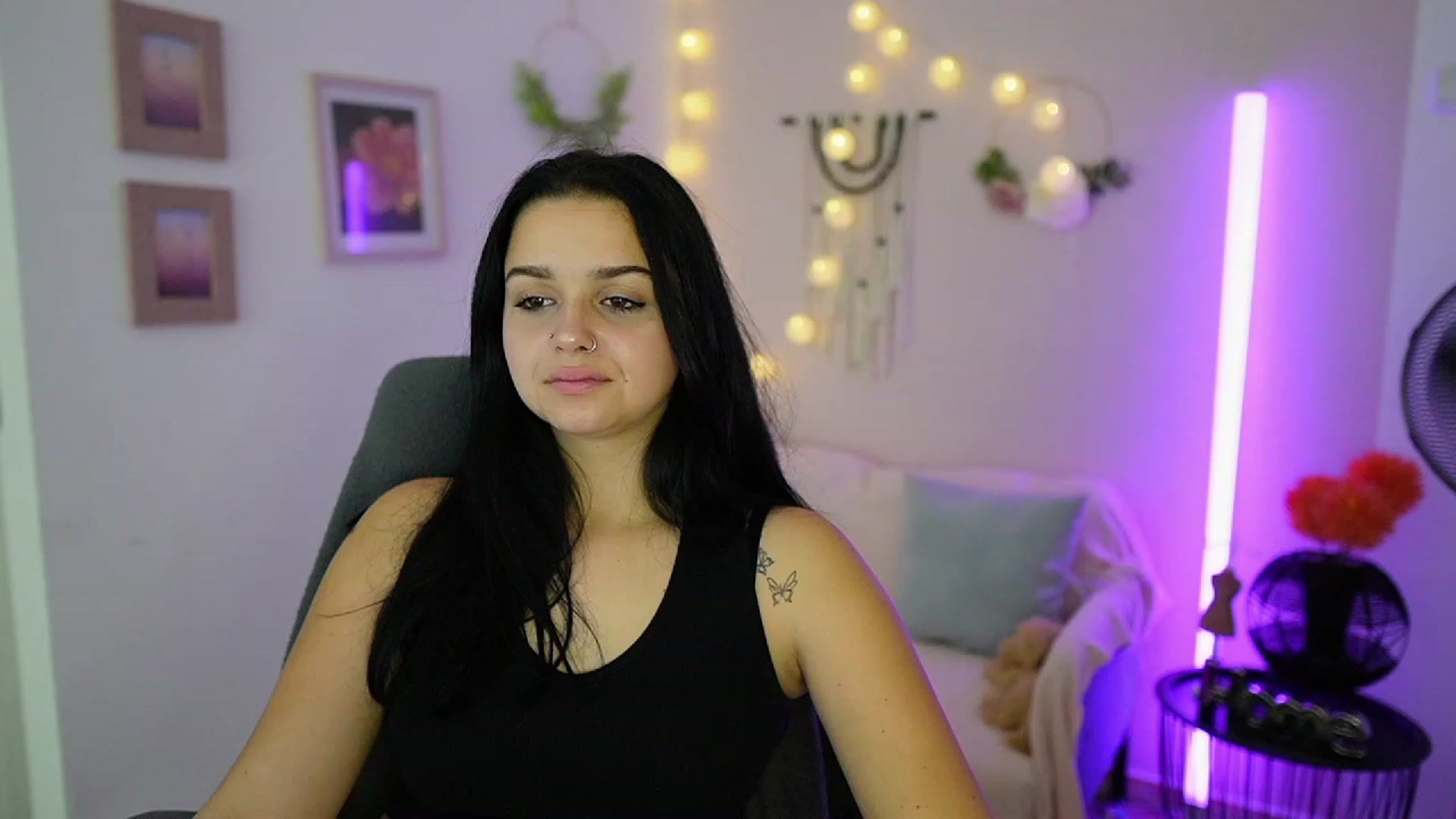Gallery image thumbnail from Sola_Zola18's myfreecams stream on, 10/10/2023, 22:11 image 12 of 20