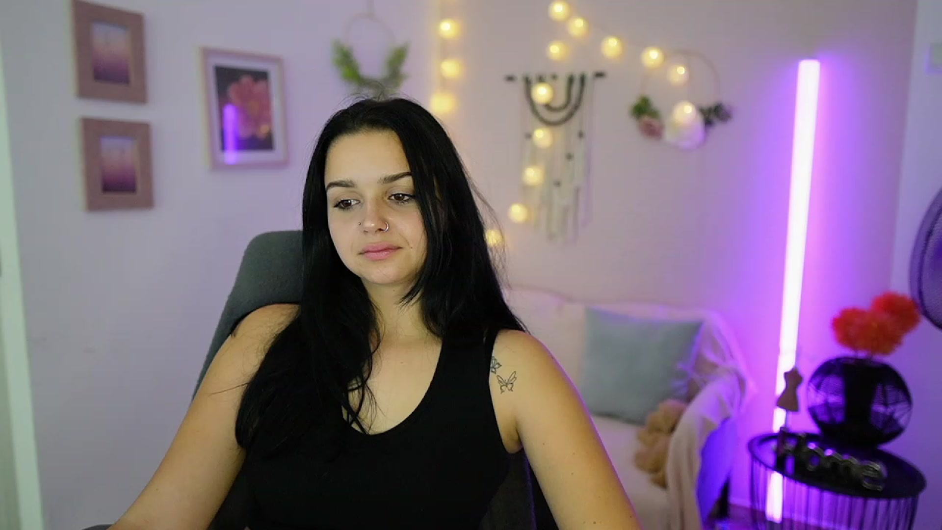 Gallery image thumbnail from Sola_Zola18's myfreecams stream on, 10/10/2023, 22:11 image 9 of 20