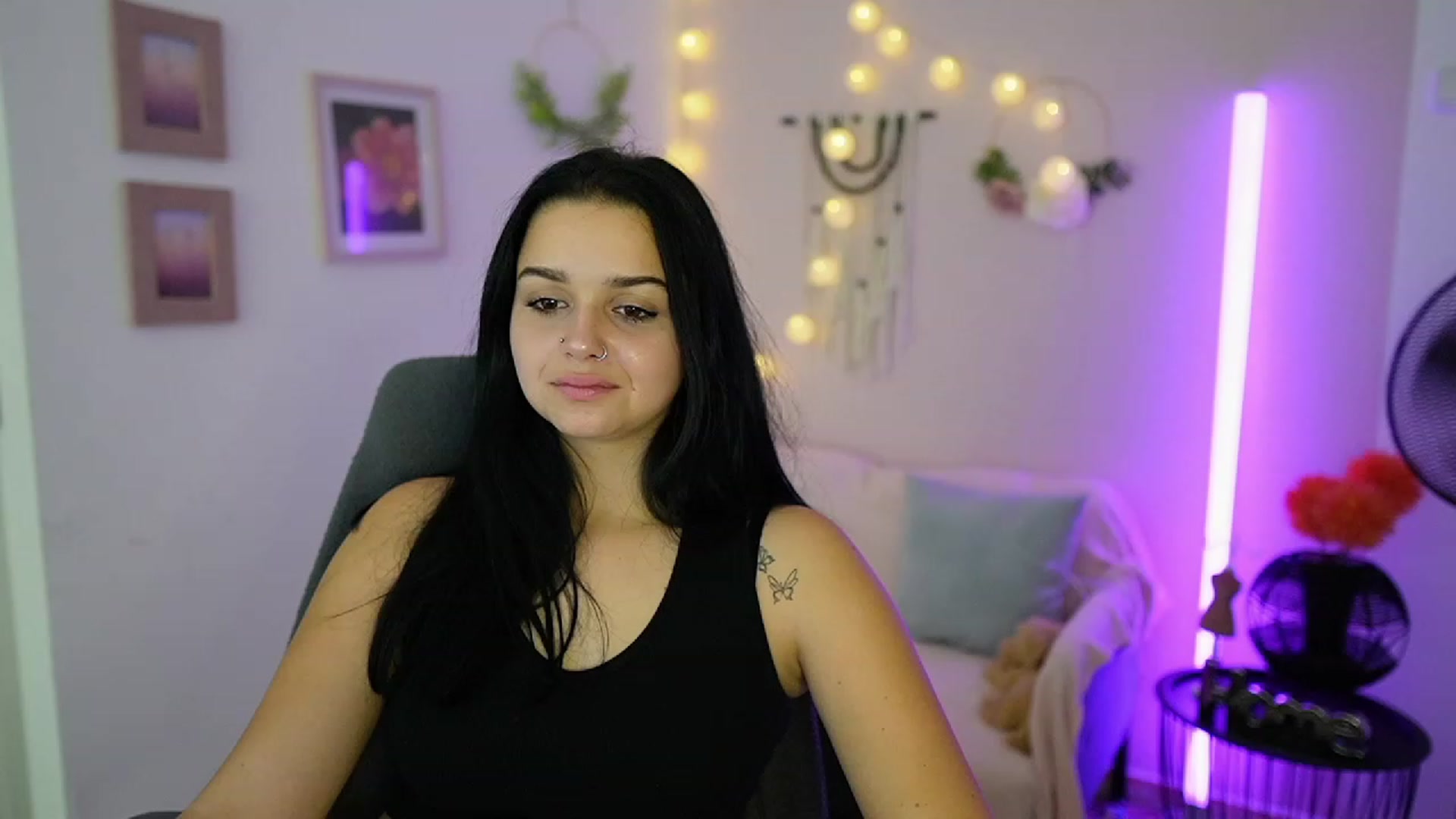 Gallery image thumbnail from Sola_Zola18's myfreecams stream on, 10/10/2023, 22:11 image 10 of 20