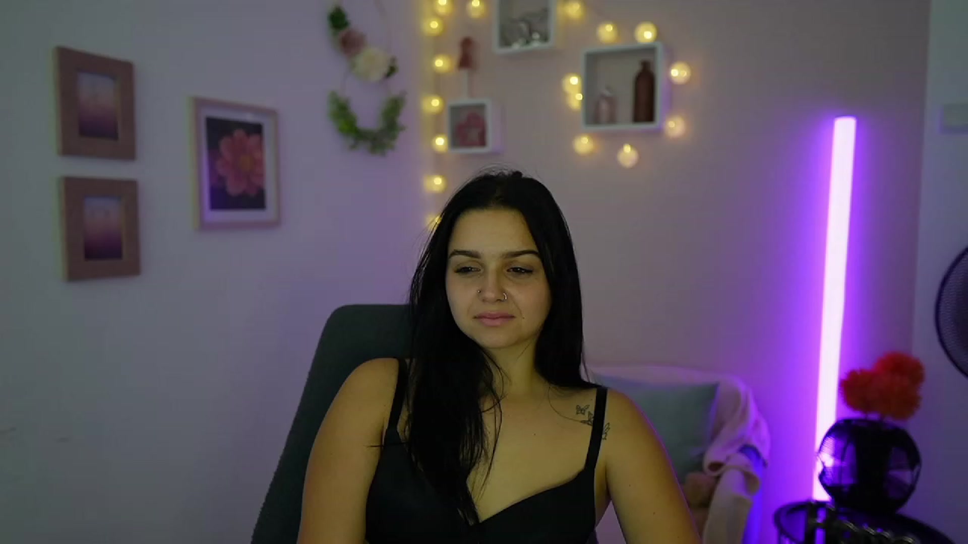 Gallery image thumbnail from Sola_Zola18's myfreecams stream on, 10/11/2023, 22:29 image 6 of 20