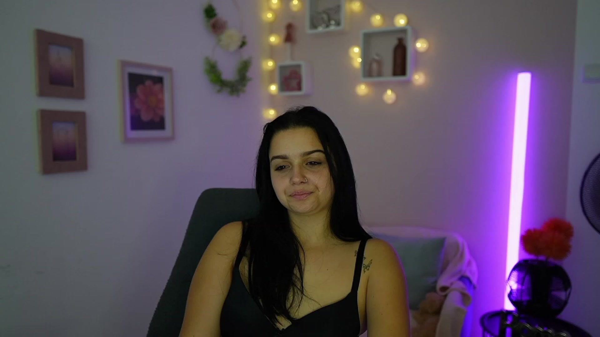 Gallery image thumbnail from Sola_Zola18's myfreecams stream on, 10/11/2023, 22:29 image 20 of 20