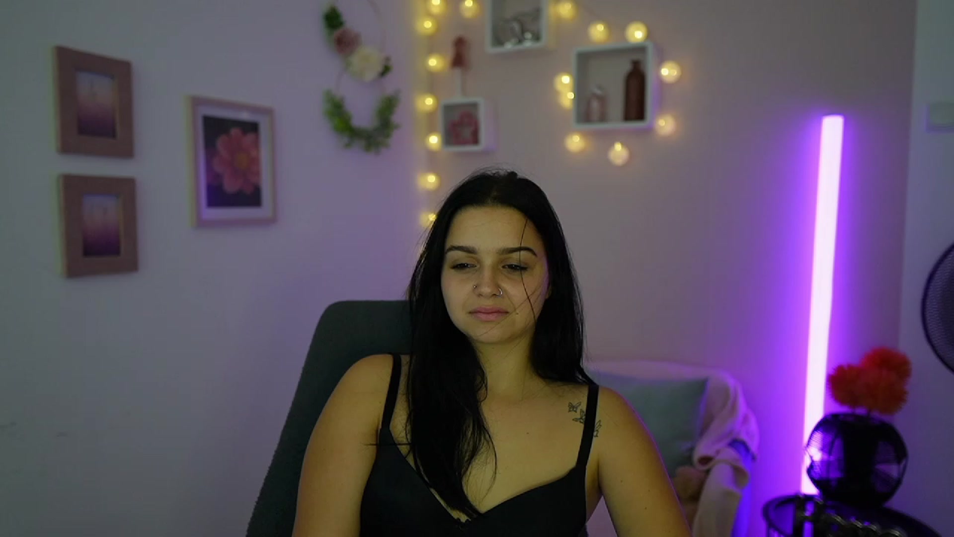 Gallery image thumbnail from Sola_Zola18's myfreecams stream on, 10/11/2023, 22:29 image 7 of 20
