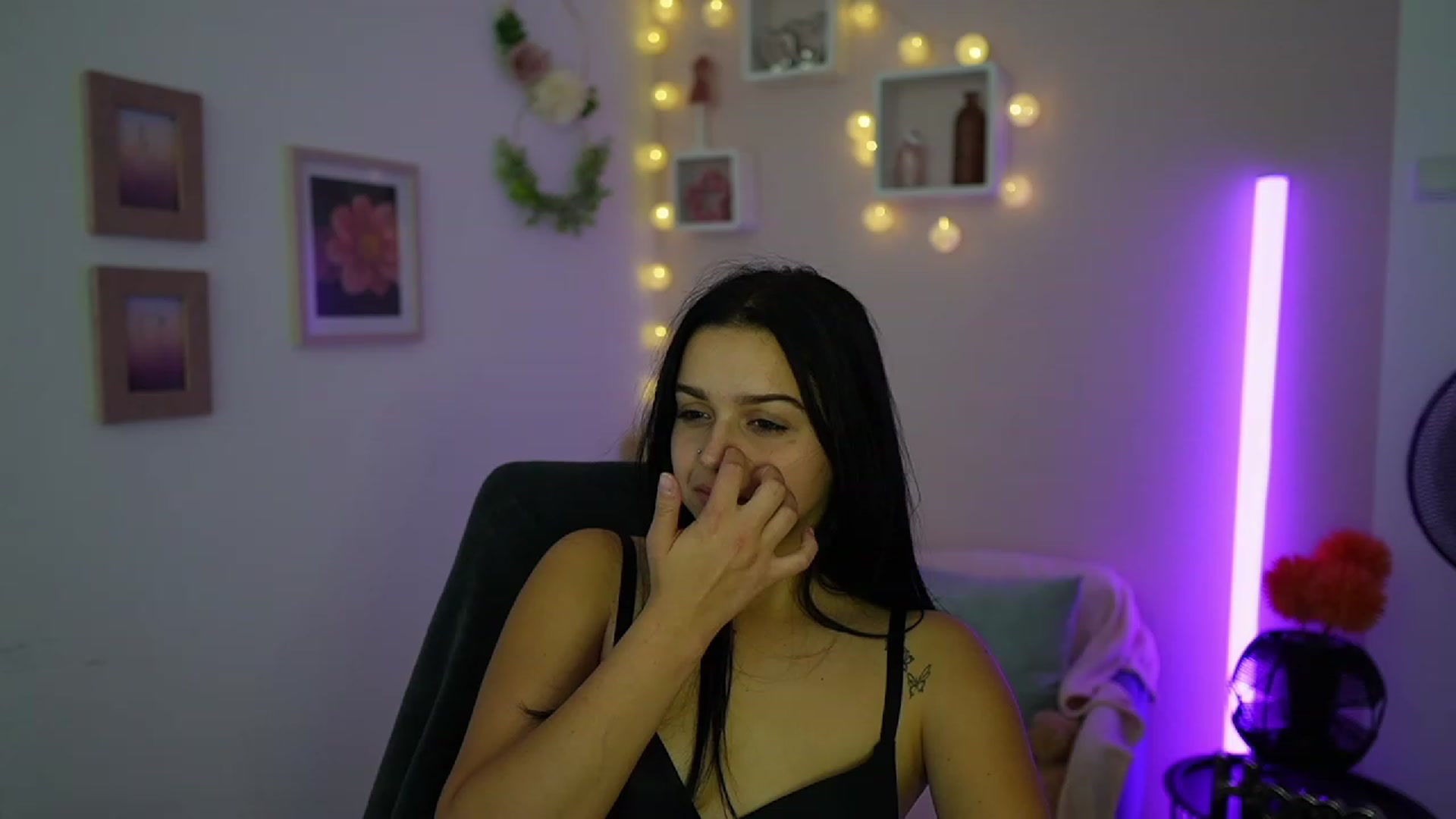 Gallery image thumbnail from Sola_Zola18's myfreecams stream on, 10/11/2023, 23:00 image 13 of 20