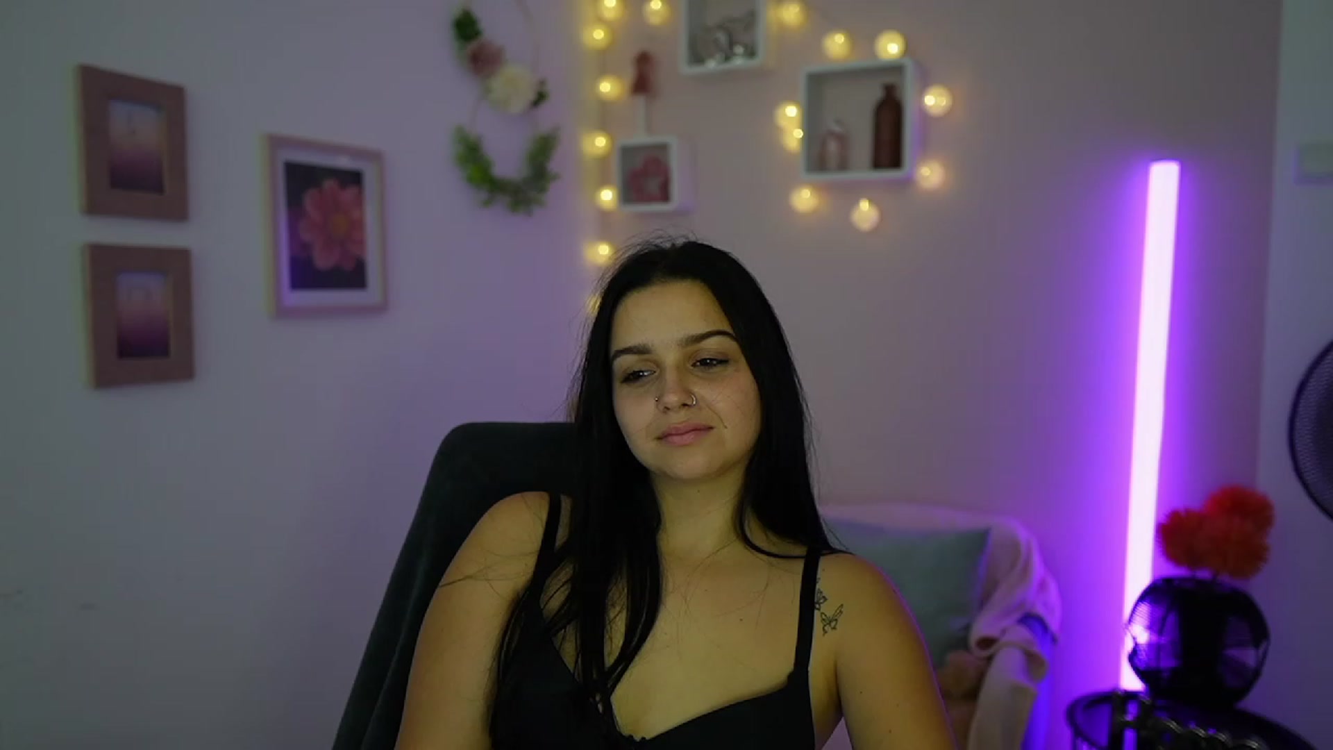 Gallery image thumbnail from Sola_Zola18's myfreecams stream on, 10/11/2023, 23:00 image 7 of 20