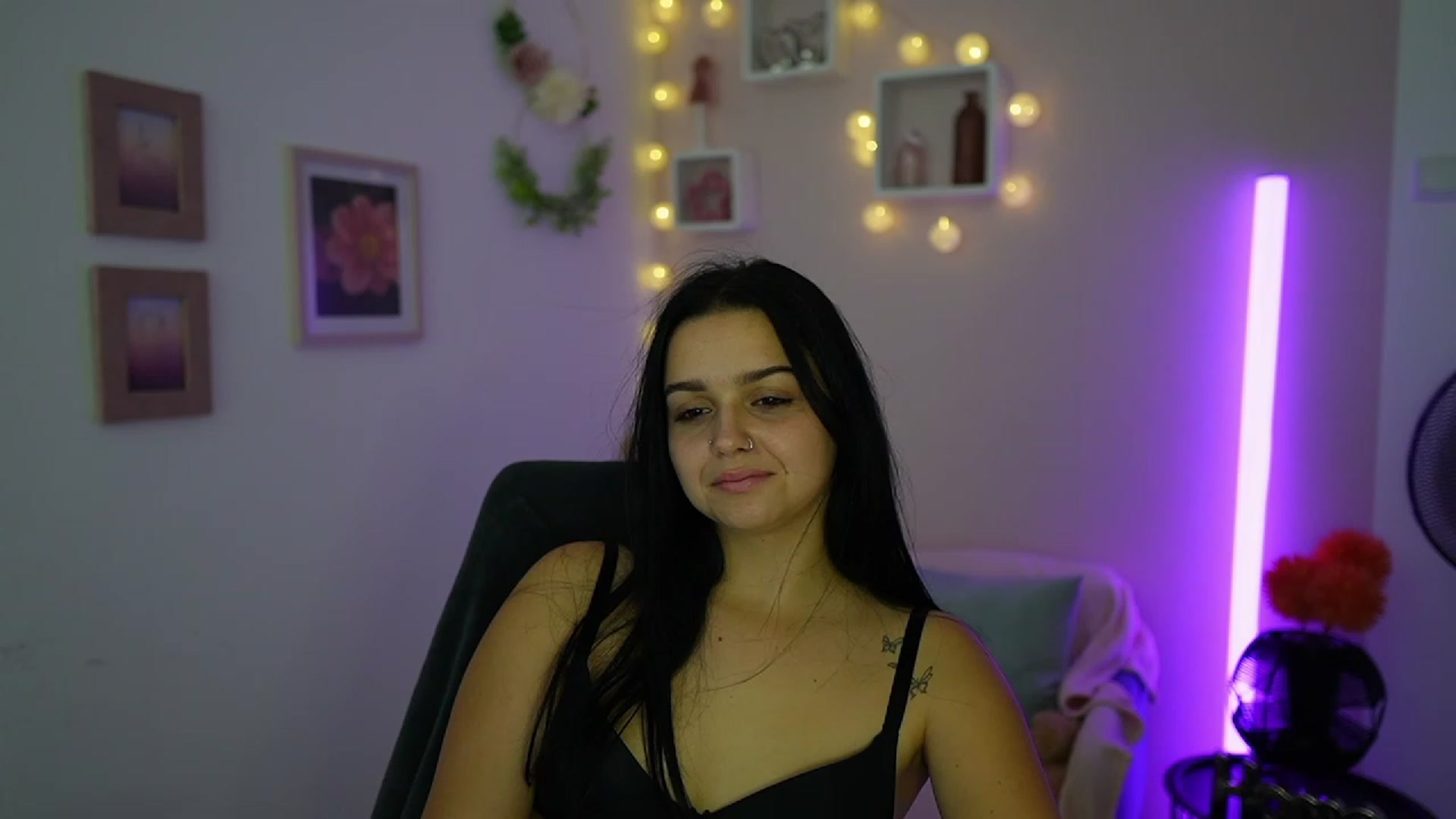 Gallery image thumbnail from Sola_Zola18's myfreecams stream on, 10/11/2023, 23:00 image 2 of 20