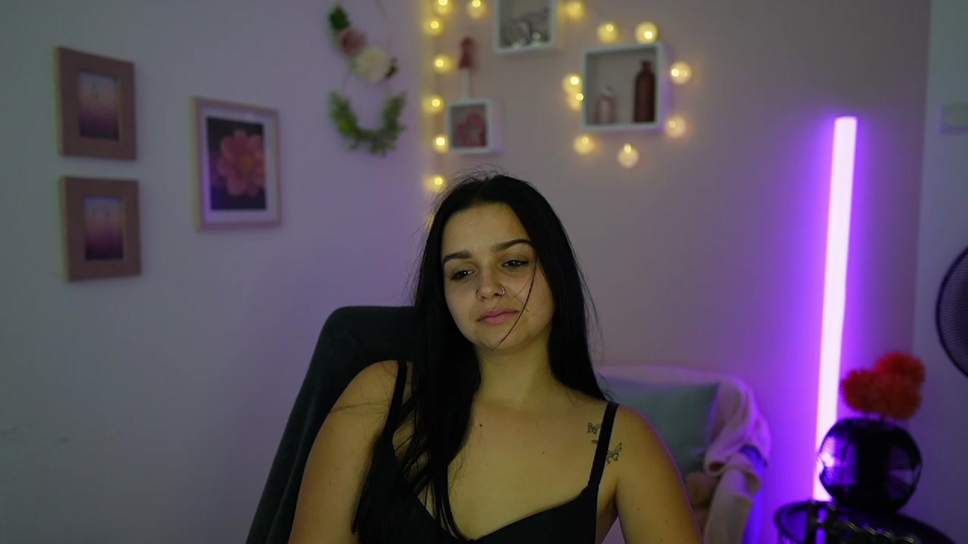 Gallery image thumbnail from Sola_Zola18's myfreecams stream on, 10/11/2023, 23:00 image 4 of 20