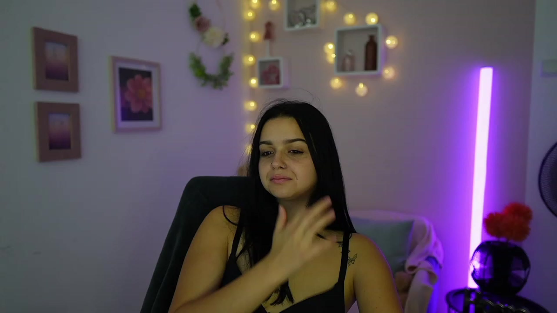 Gallery image thumbnail from Sola_Zola18's myfreecams stream on, 10/11/2023, 23:00 image 17 of 20