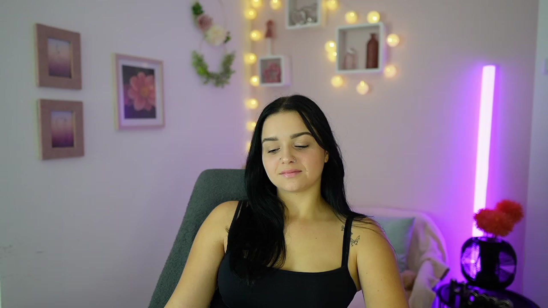 Gallery image thumbnail from Sola_Zola18's myfreecams stream on, 10/12/2023, 19:47 image 8 of 20