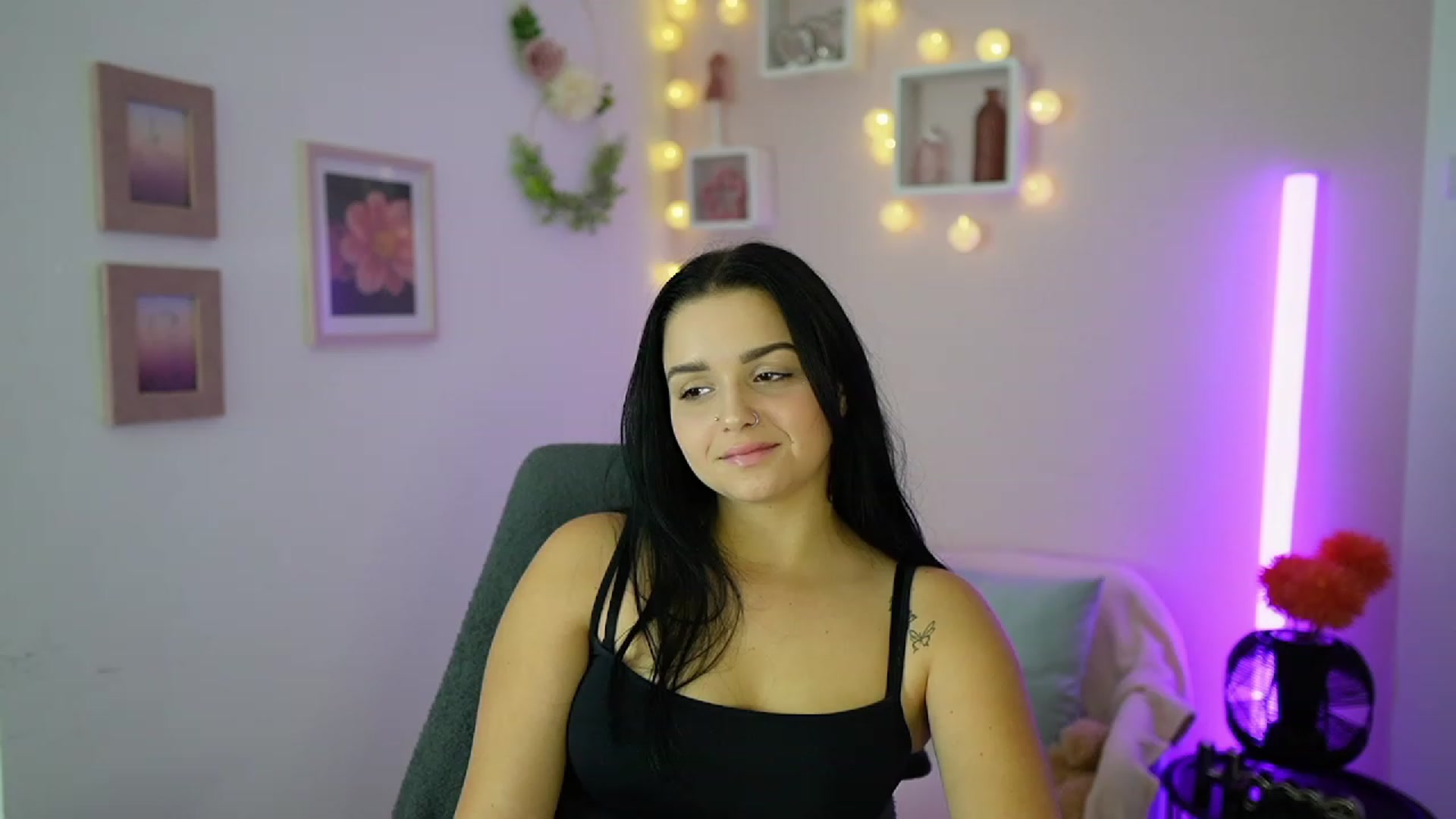 Gallery image thumbnail from Sola_Zola18's myfreecams stream on, 10/12/2023, 19:47 image 19 of 20