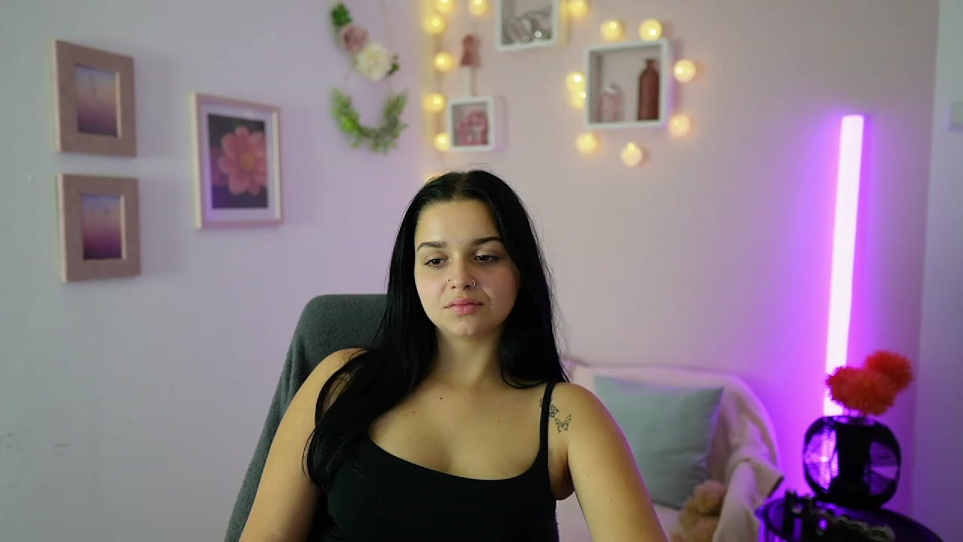 Gallery image thumbnail from Sola_Zola18's myfreecams stream on, 10/13/2023, 20:32 image 16 of 20