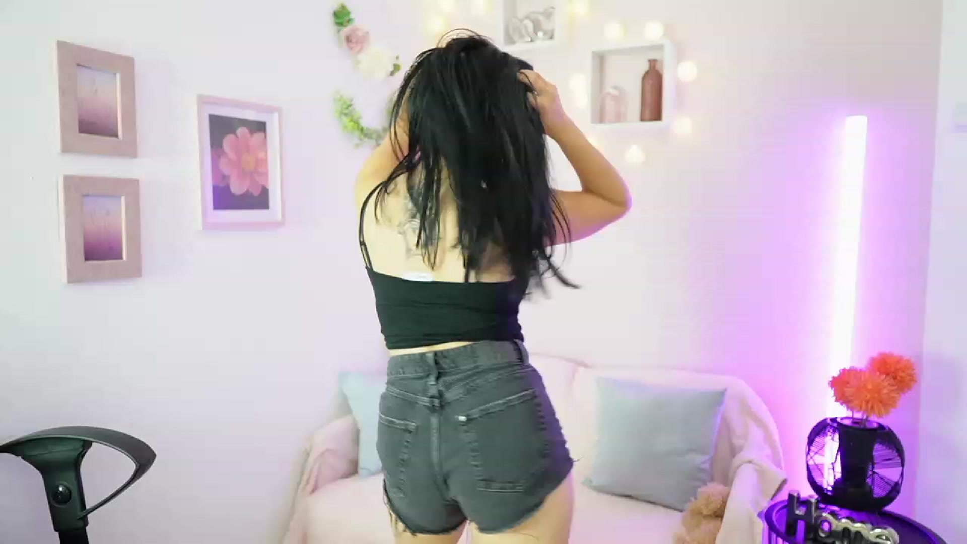 Gallery image thumbnail from Sola_Zola18's myfreecams stream on, 10/13/2023, 20:32 image 4 of 20