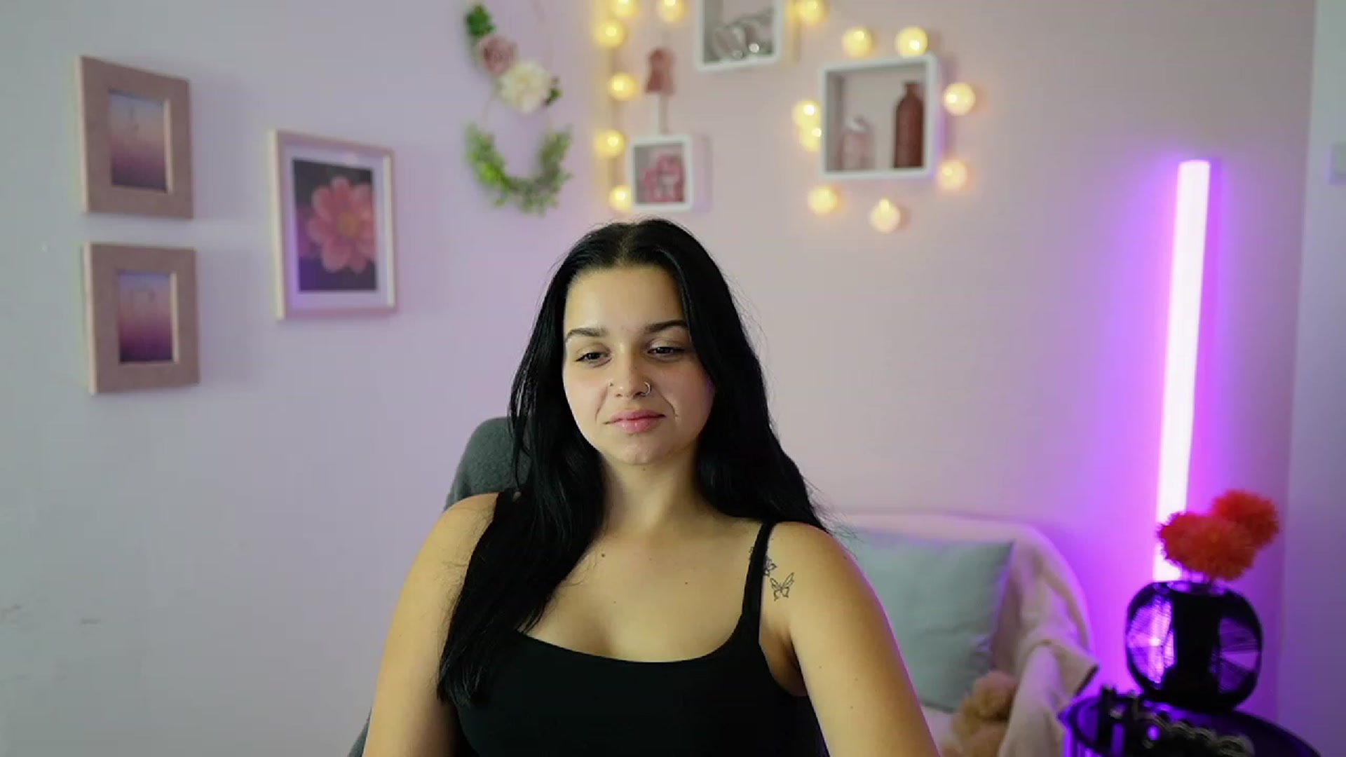 Gallery image thumbnail from Sola_Zola18's myfreecams stream on, 10/13/2023, 20:32 image 1 of 20