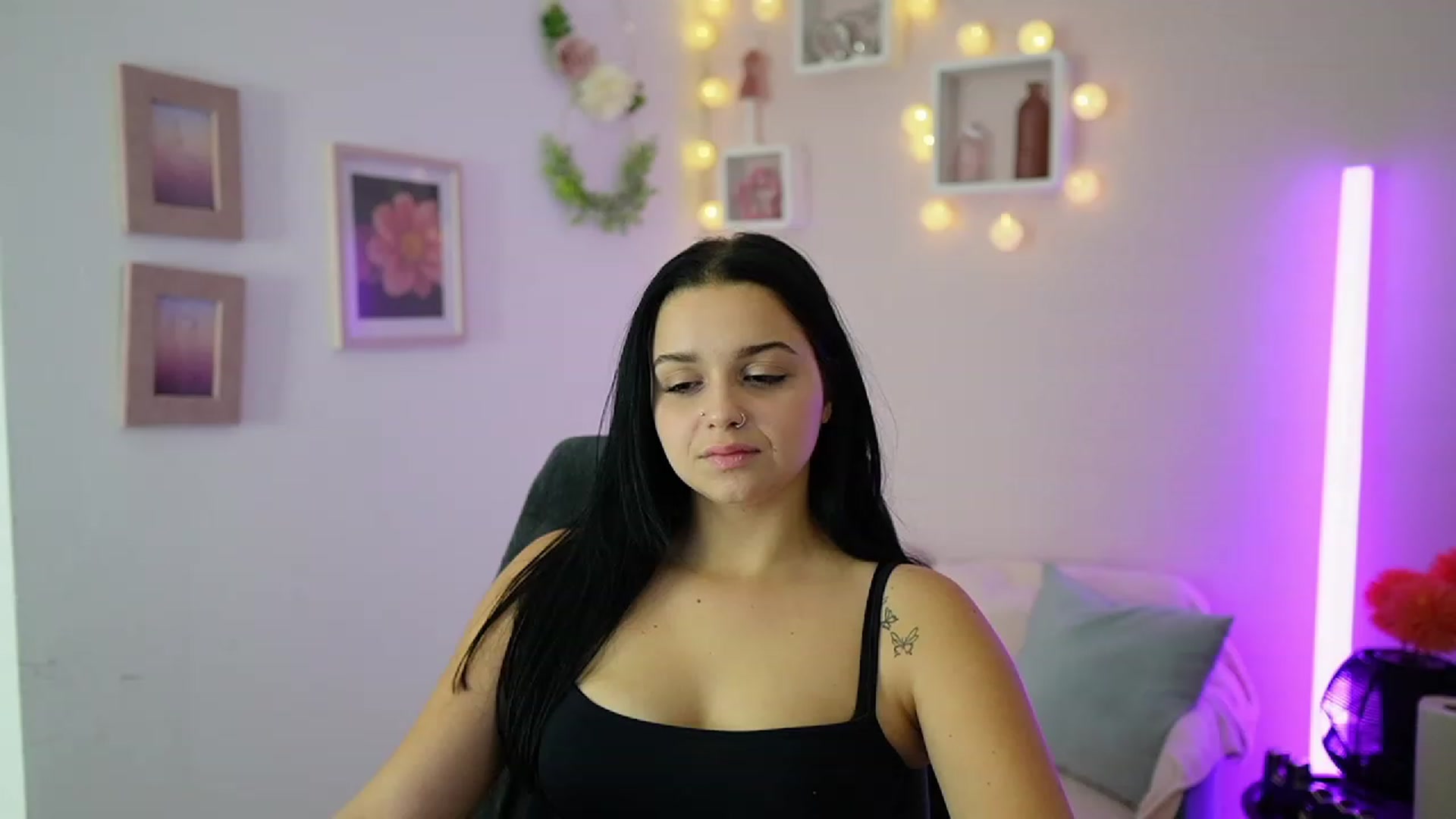 Gallery image thumbnail from Sola_Zola18's myfreecams stream on, 10/16/2023, 21:44 image 2 of 20