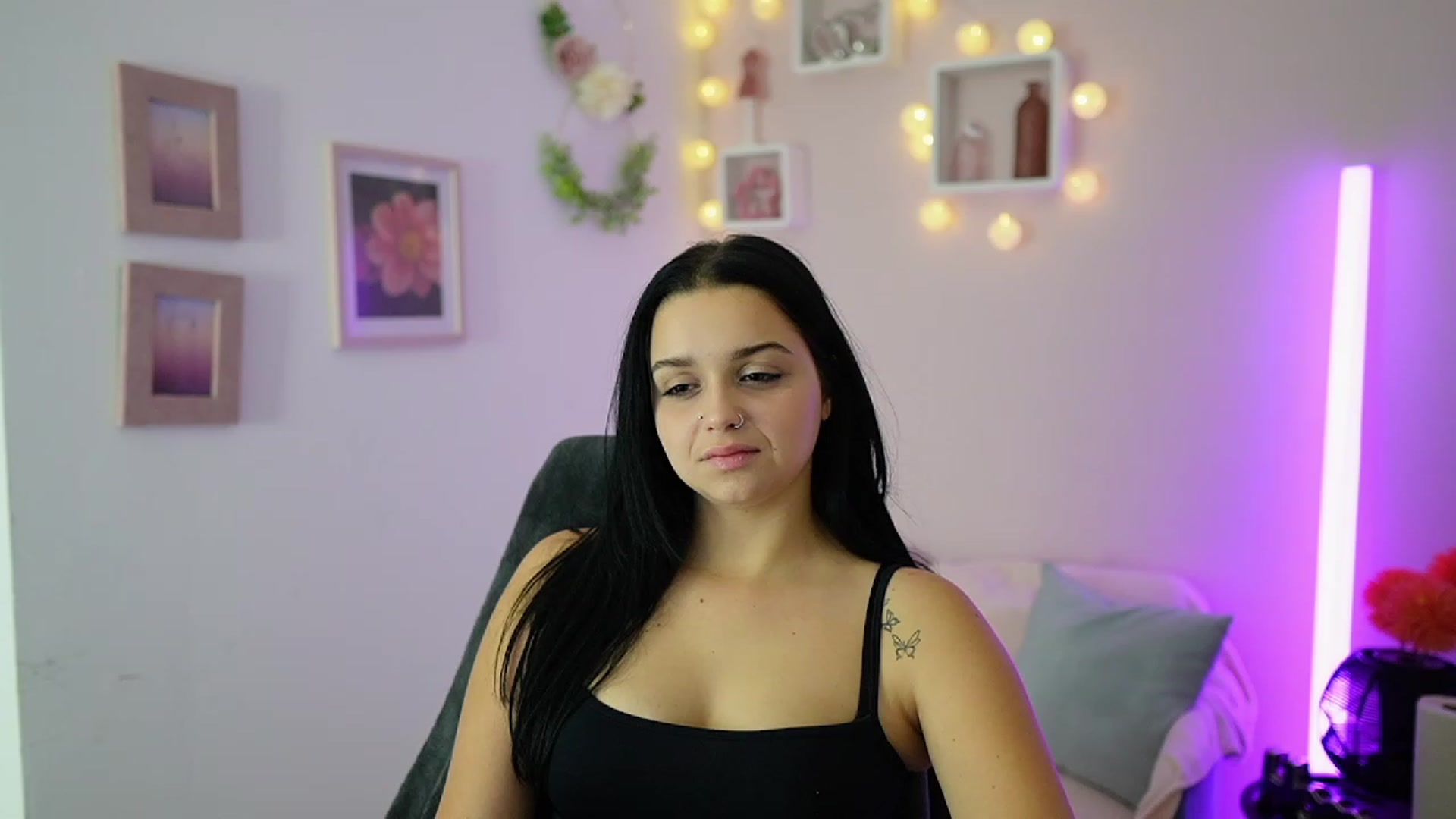 Gallery image thumbnail from Sola_Zola18's myfreecams stream on, 10/16/2023, 21:44 image 7 of 20