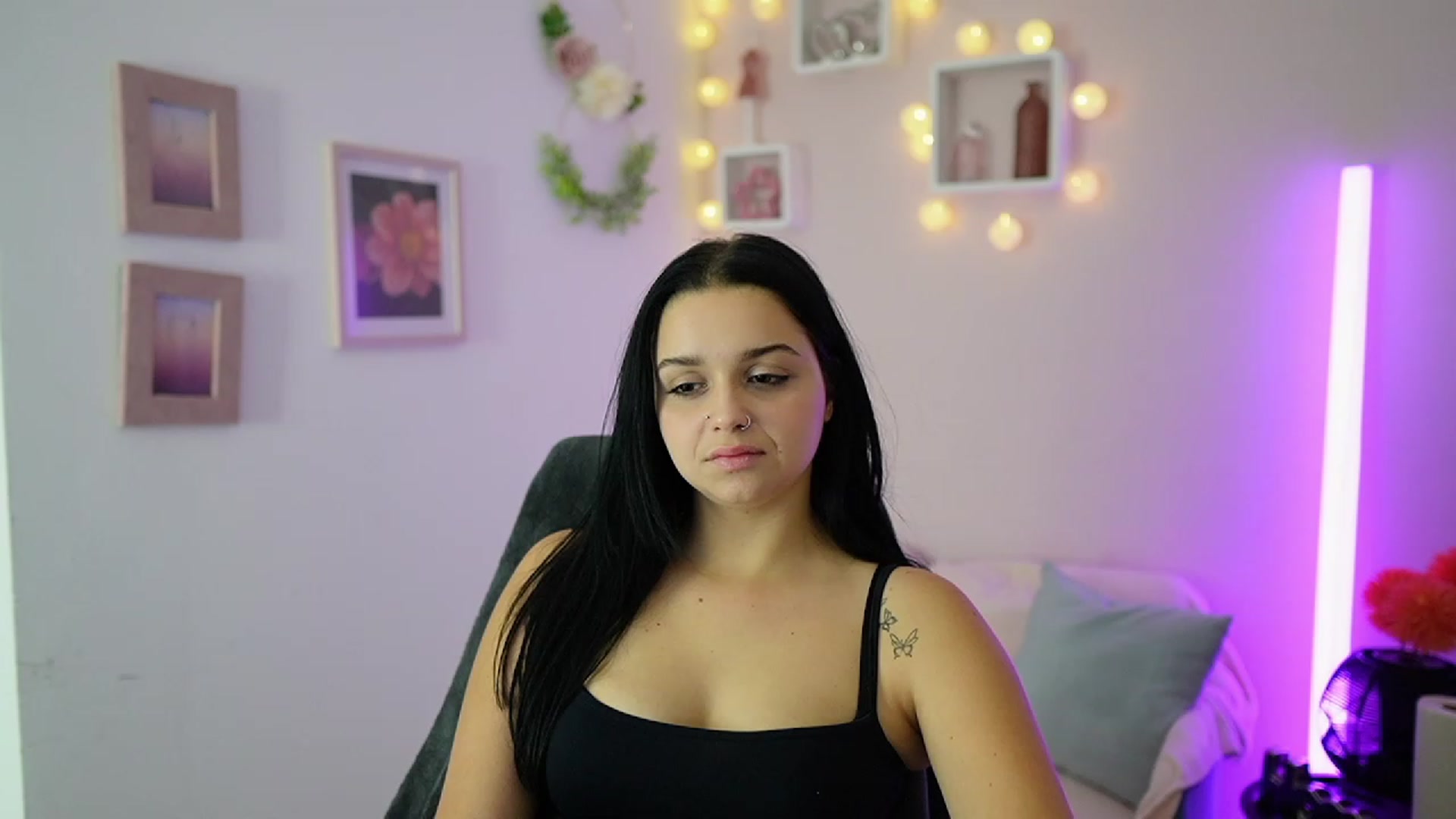 Gallery image thumbnail from Sola_Zola18's myfreecams stream on, 10/16/2023, 21:44 image 4 of 20
