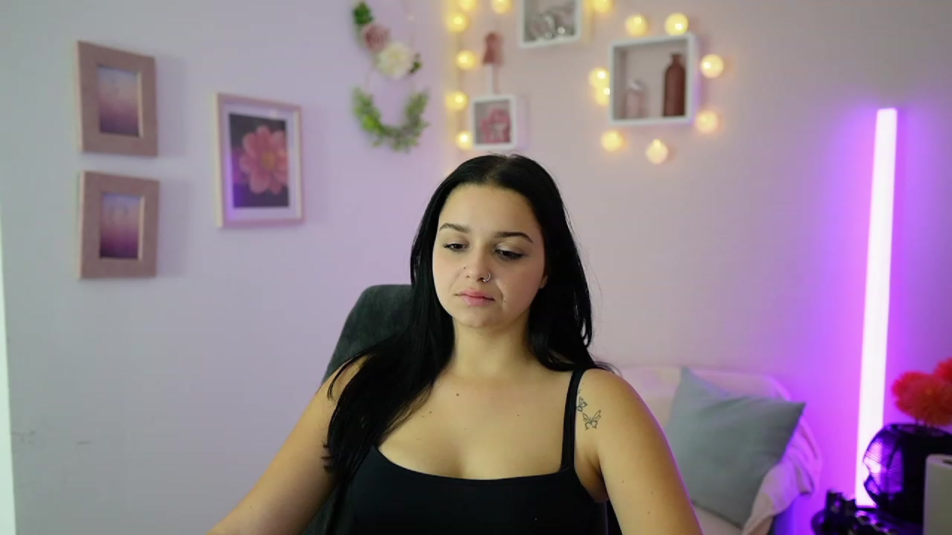 Gallery image thumbnail from Sola_Zola18's myfreecams stream on, 10/16/2023, 21:44 image 10 of 20