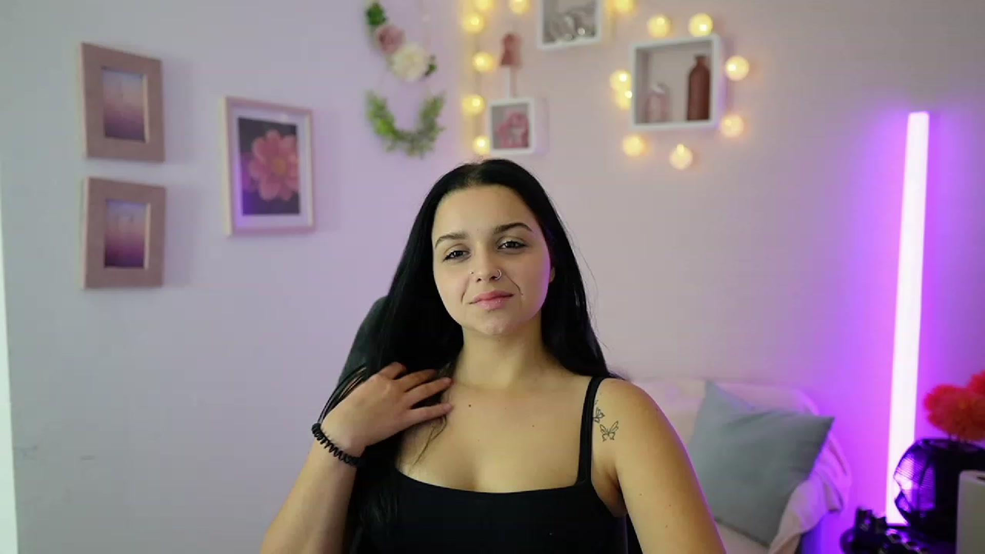 Gallery image thumbnail from Sola_Zola18's myfreecams stream on, 10/16/2023, 21:44 image 1 of 20