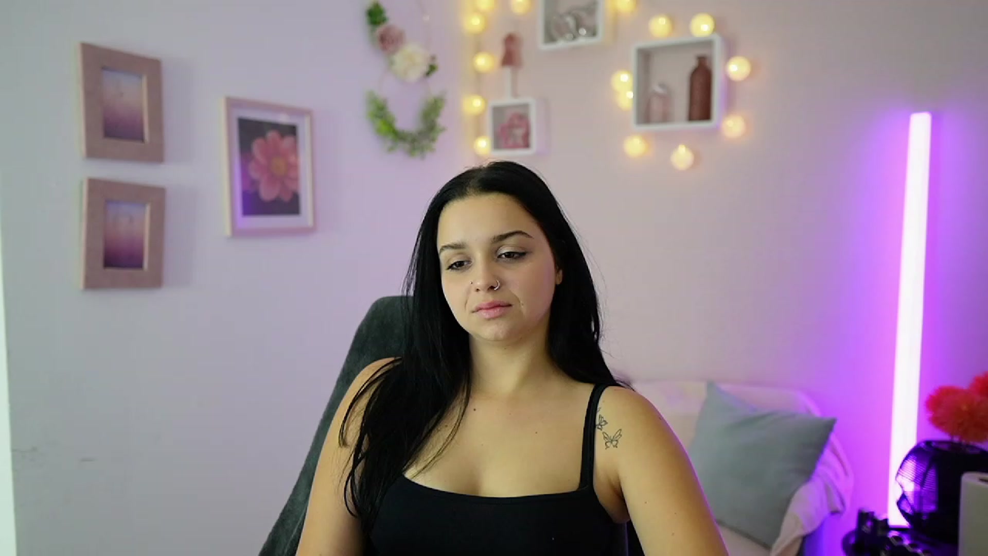 Gallery image thumbnail from Sola_Zola18's myfreecams stream on, 10/16/2023, 21:44 image 14 of 20