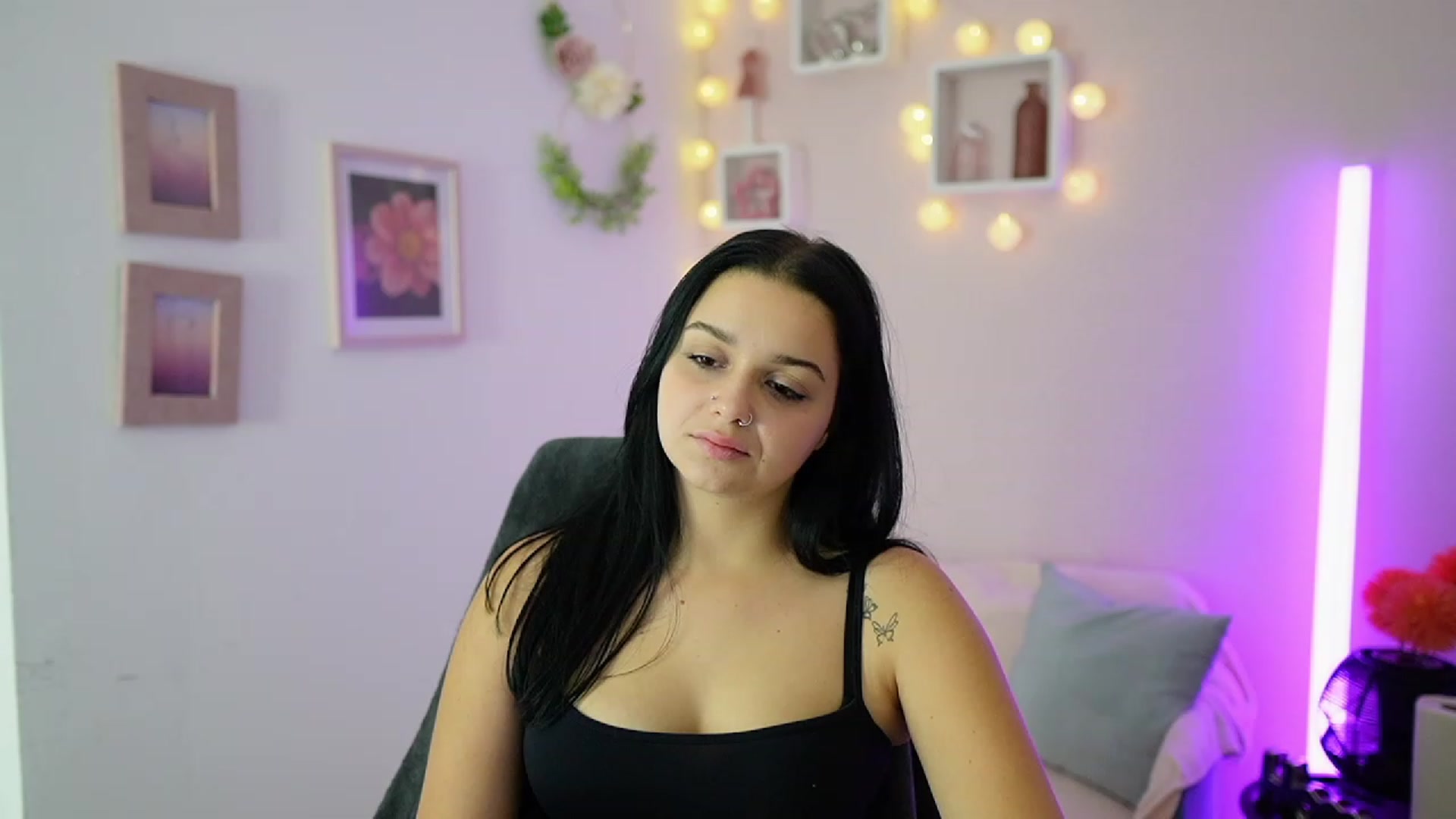 Gallery image thumbnail from Sola_Zola18's myfreecams stream on, 10/16/2023, 21:44 image 17 of 20