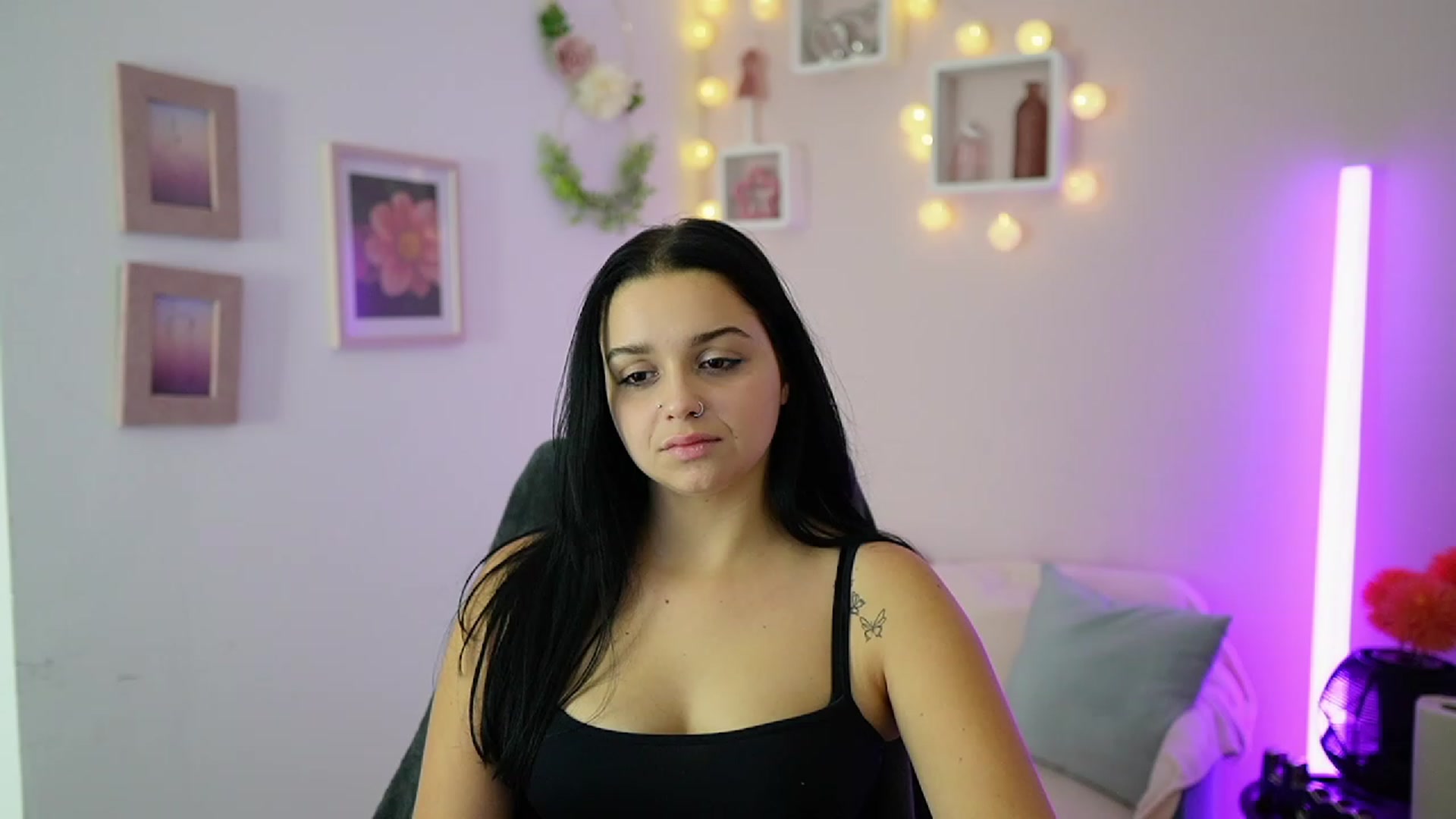 Gallery image thumbnail from Sola_Zola18's myfreecams stream on, 10/16/2023, 21:44 image 16 of 20