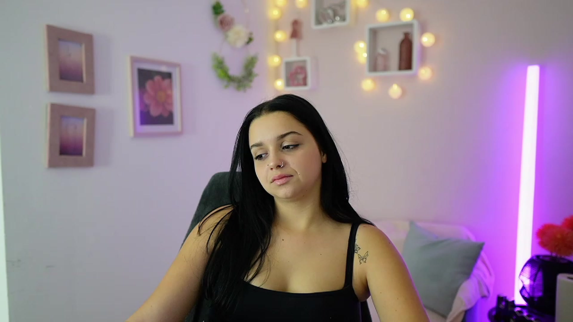 Gallery image thumbnail from Sola_Zola18's myfreecams stream on, 10/16/2023, 21:44 image 18 of 20