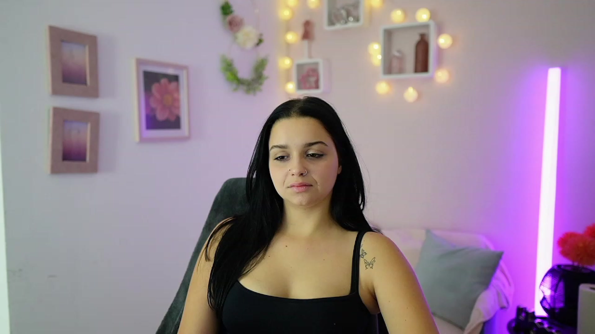 Gallery image thumbnail from Sola_Zola18's myfreecams stream on, 10/16/2023, 21:44 image 12 of 20