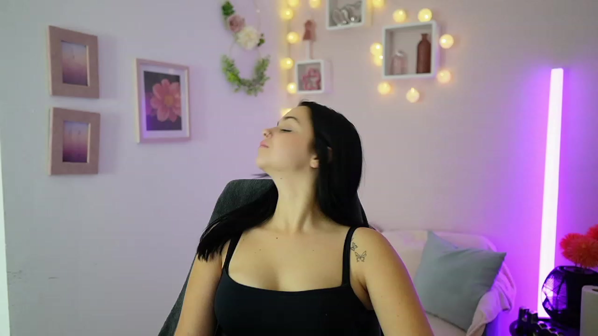 Gallery image thumbnail from Sola_Zola18's myfreecams stream on, 10/16/2023, 21:44 image 9 of 20